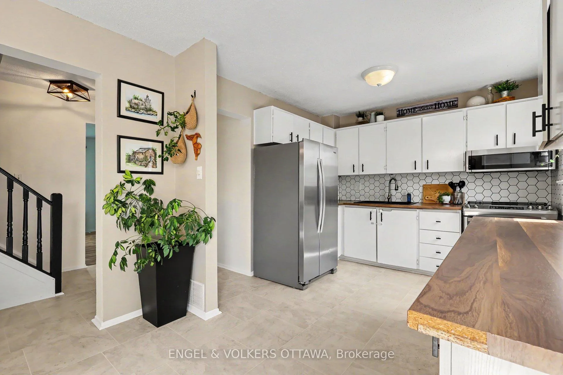 Photo 17 of 900 Borland Drive, Ottawa, Chatelaine Village — HOMEH