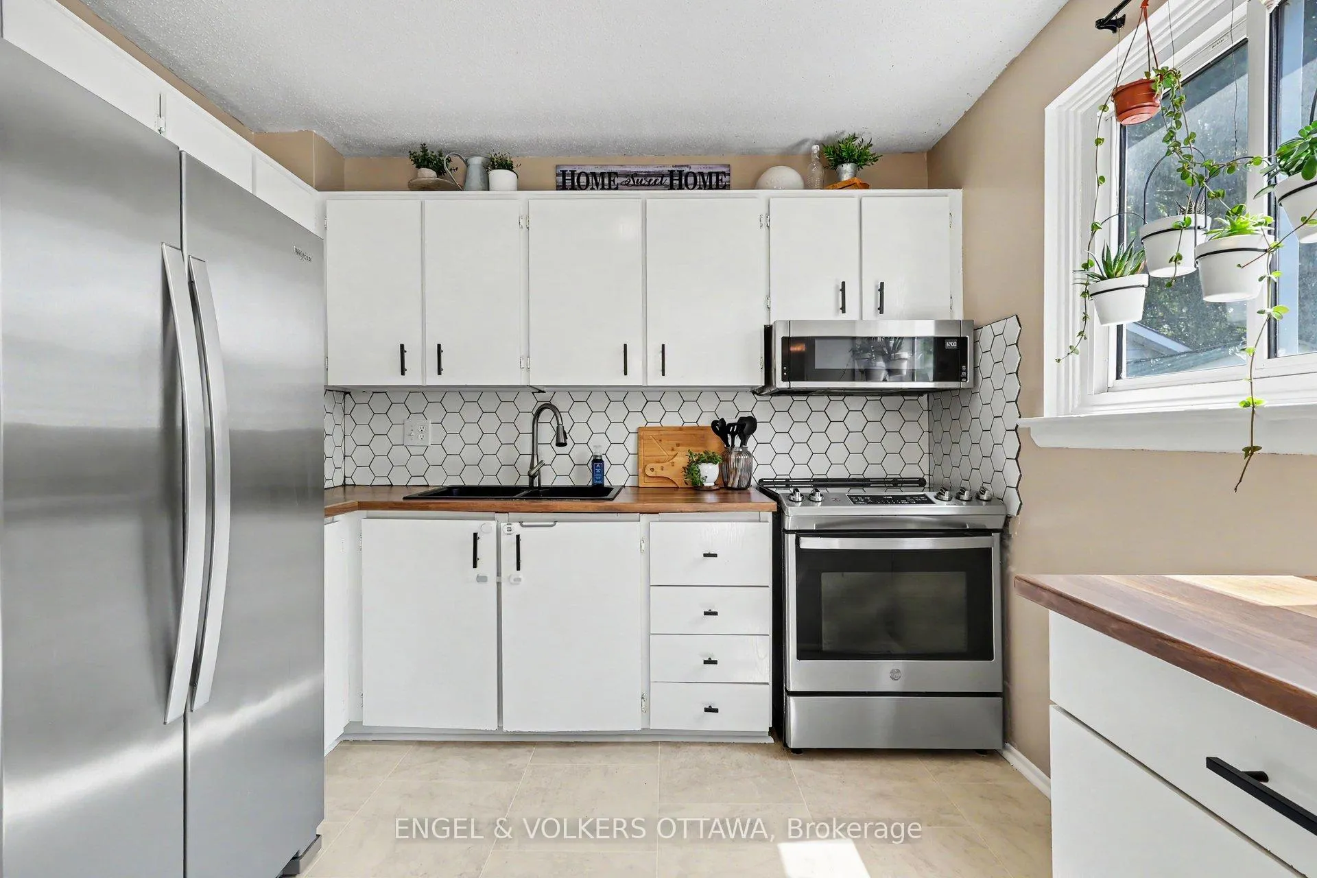 Photo 18 of 900 Borland Drive, Ottawa, Chatelaine Village — HOMEH