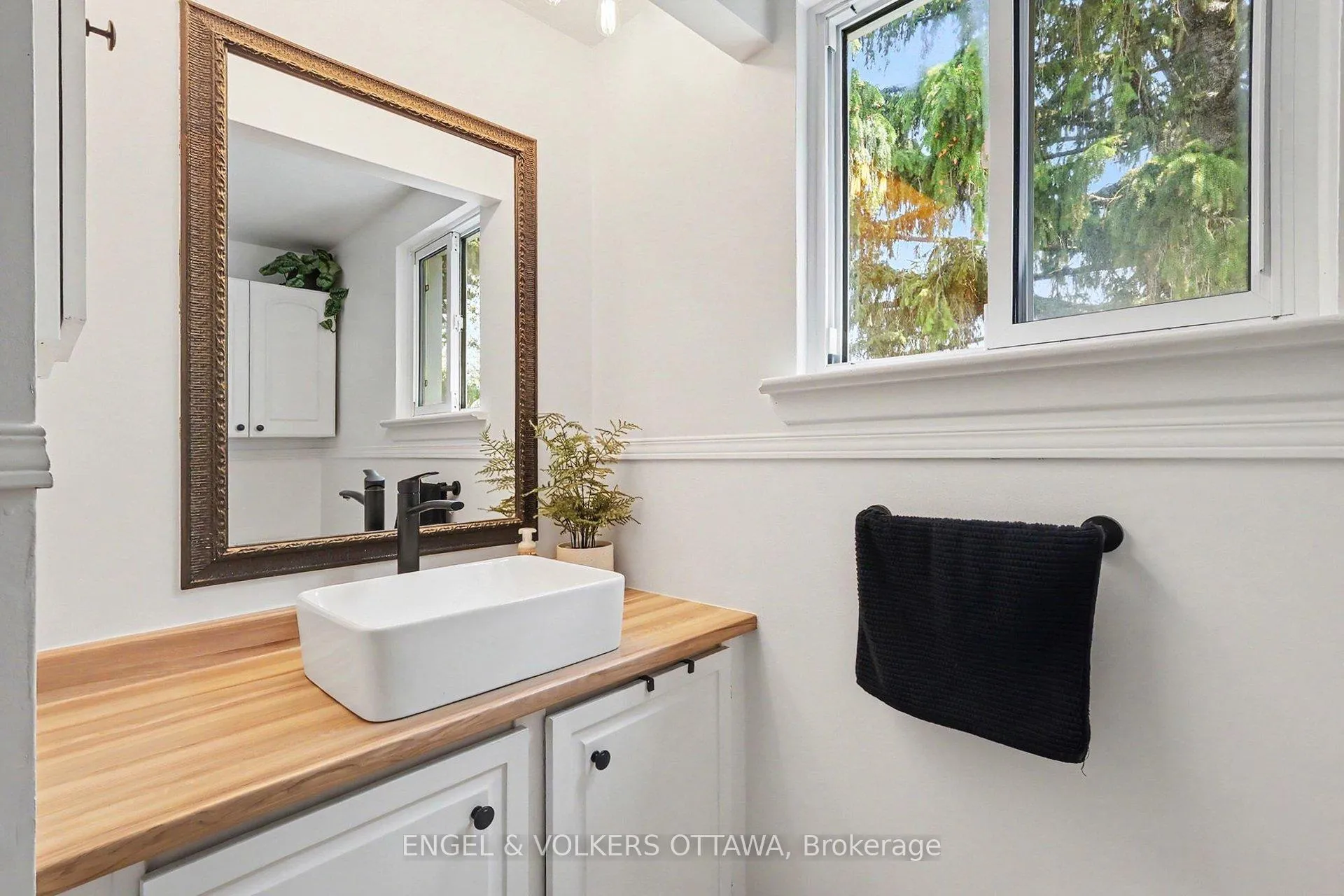 Photo 22 of 900 Borland Drive, Ottawa, Chatelaine Village — HOMEH