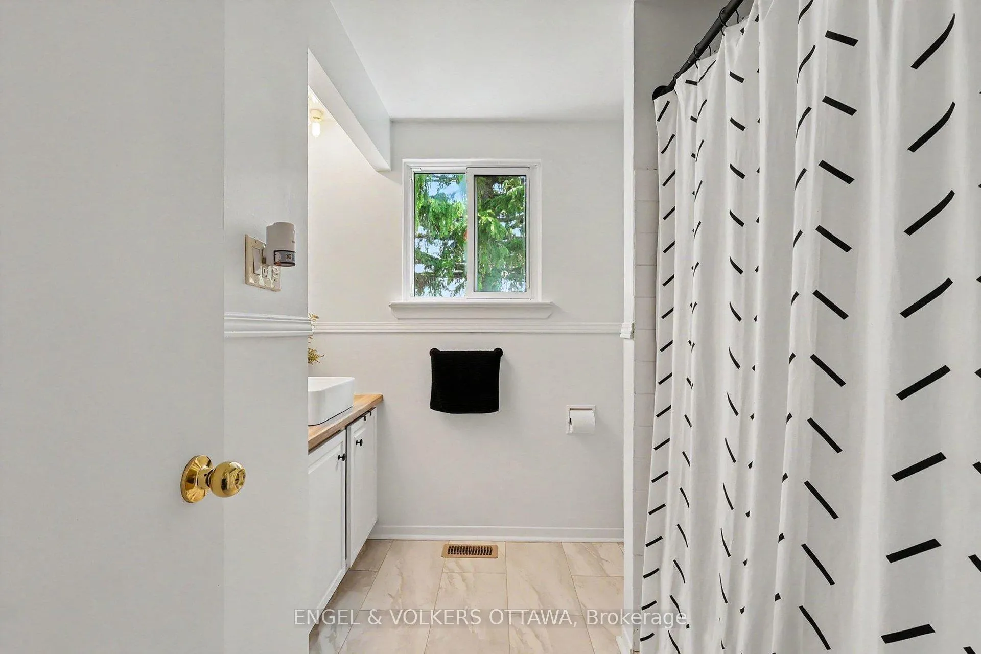 Photo 23 of 900 Borland Drive, Ottawa, Chatelaine Village — HOMEH