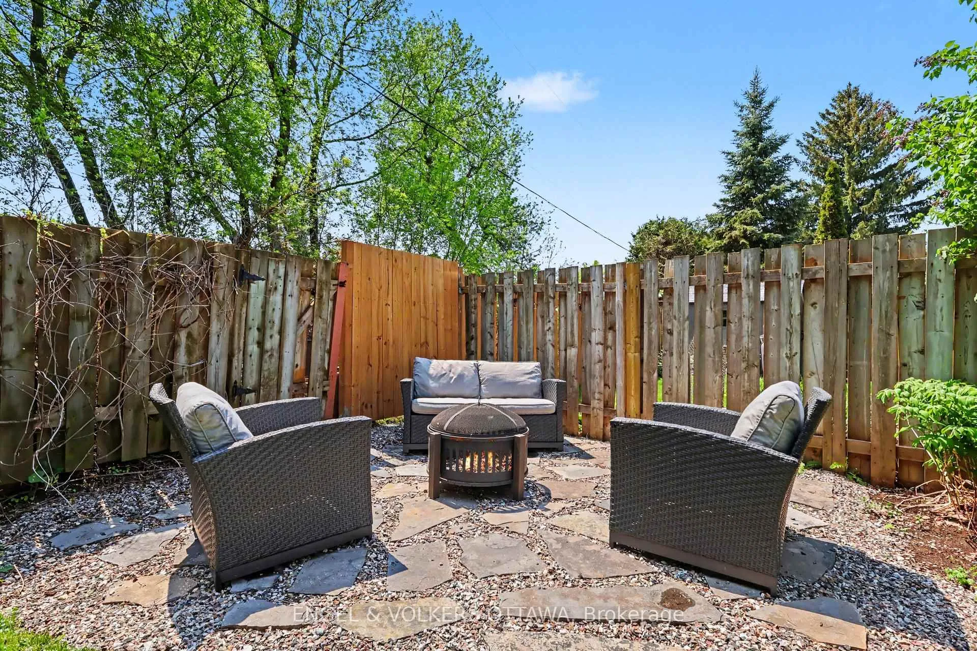 Photo 32 of 900 Borland Drive, Ottawa, Chatelaine Village — HOMEH