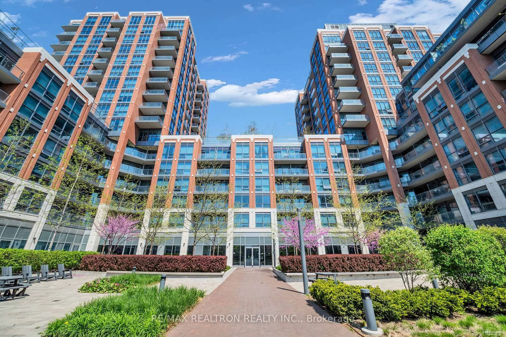Front of Unit 1515, 31 Tippett Road