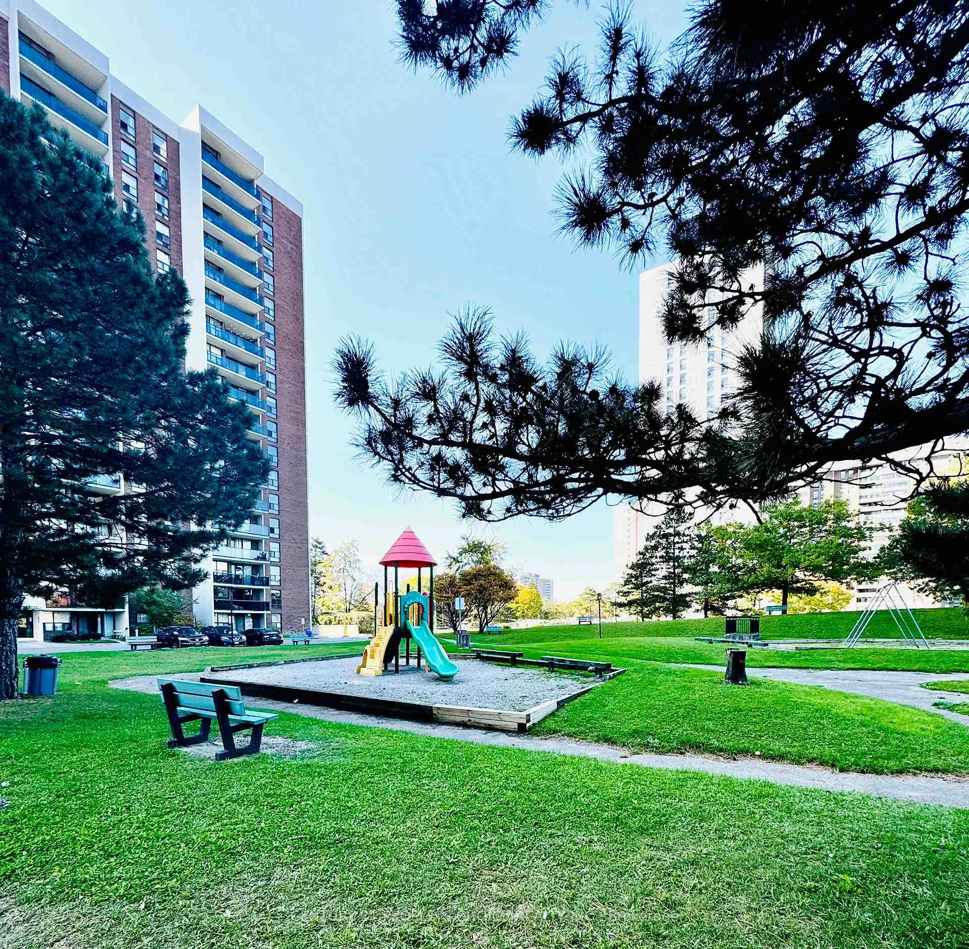 Photo 1 of Unit 1205, 21 Knightsbridge Road, Brampton, Queen Street Corridor — HOMEH