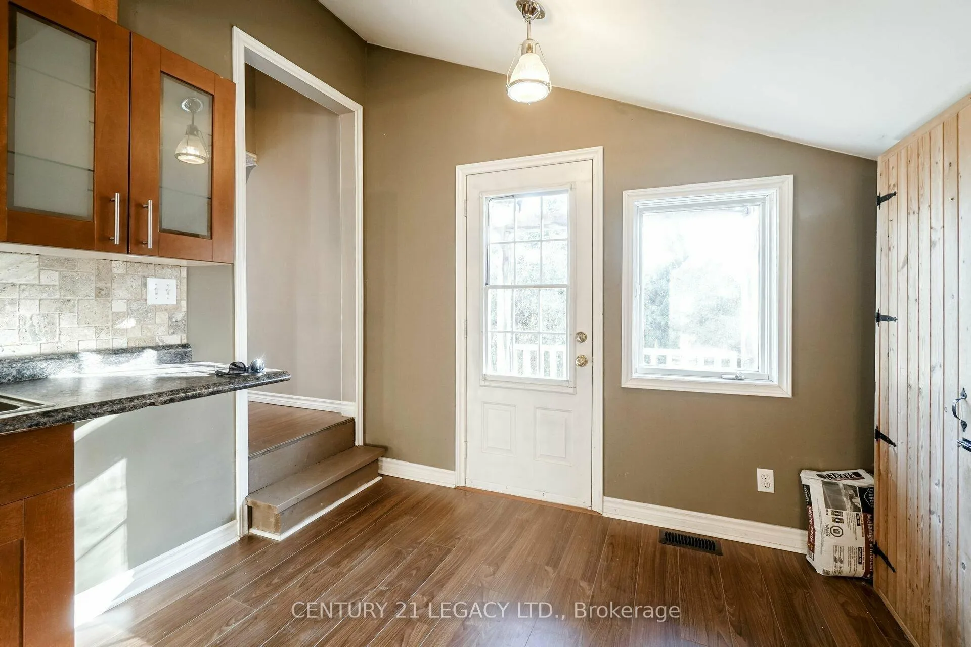 Photo 2 of 1 Milton Heights Crescent, Milton, Milton North — HOMEH