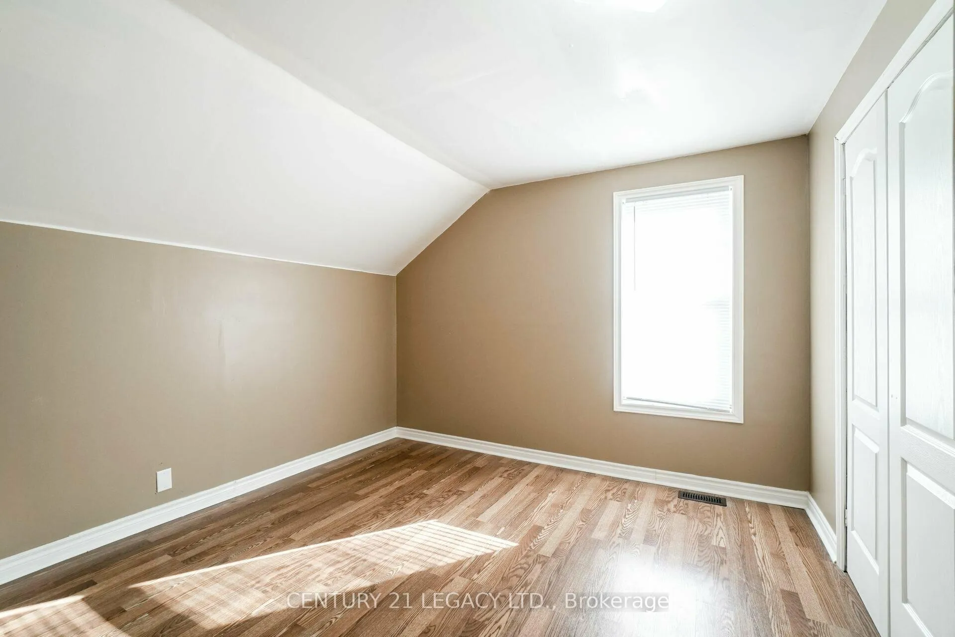Photo 15 of 1 Milton Heights Crescent, Milton, Milton North — HOMEH
