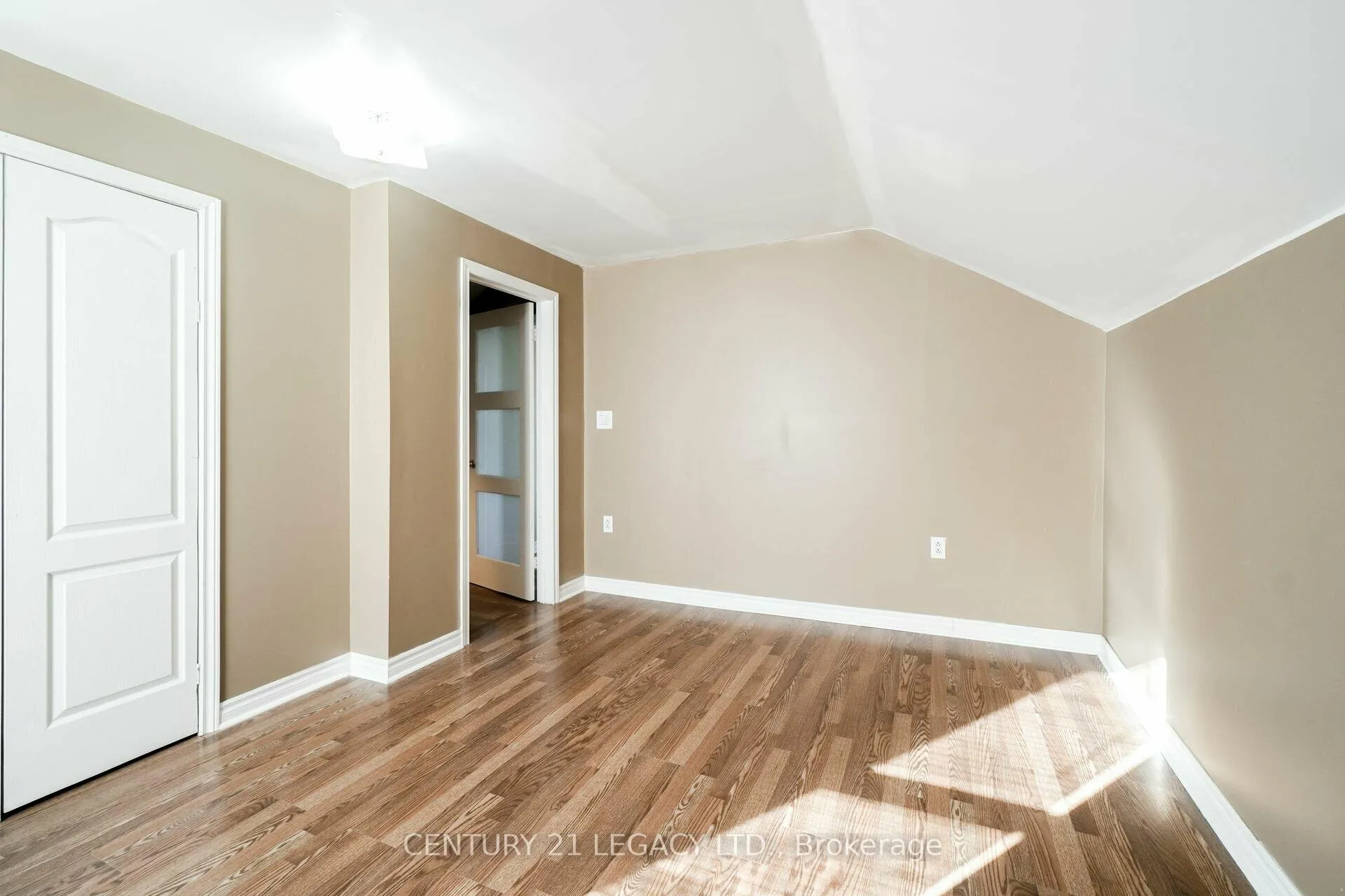 Photo 16 of 1 Milton Heights Crescent, Milton, Milton North — HOMEH