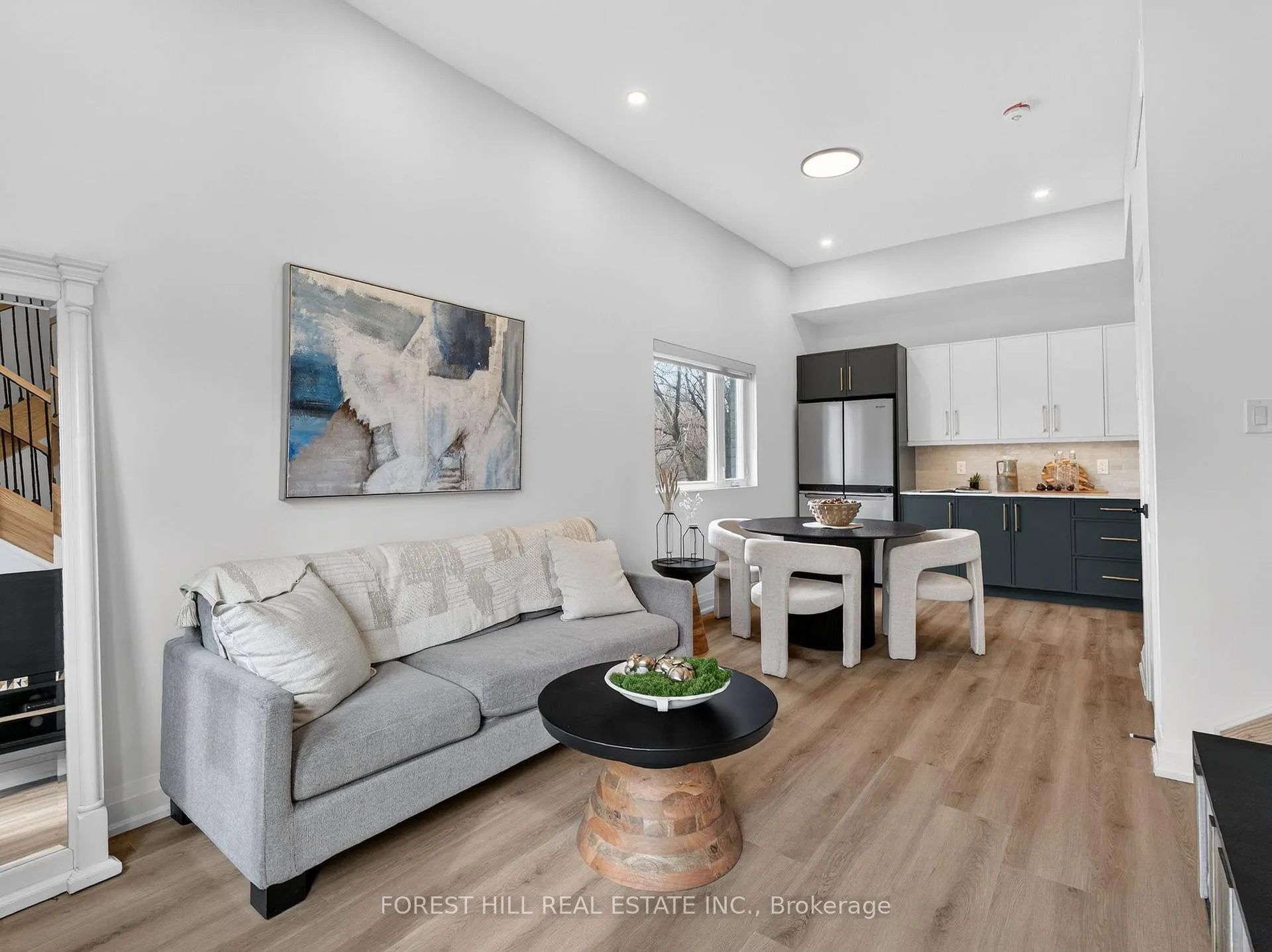 Photo 4 of Unit D, 1 Dunsmore Garden, North York, Clanton Park — HOMEH
