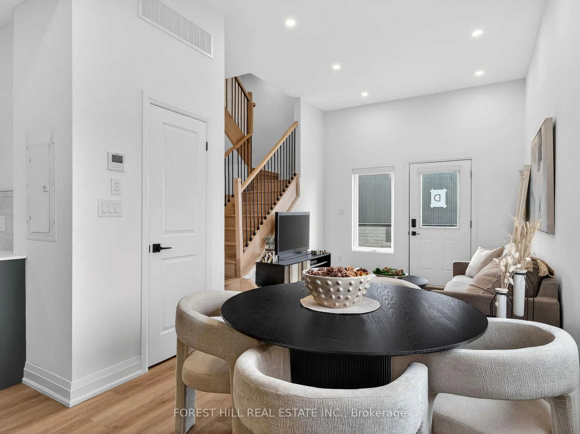 Photo 11 of Unit D, 1 Dunsmore Garden, North York, Clanton Park — HOMEH