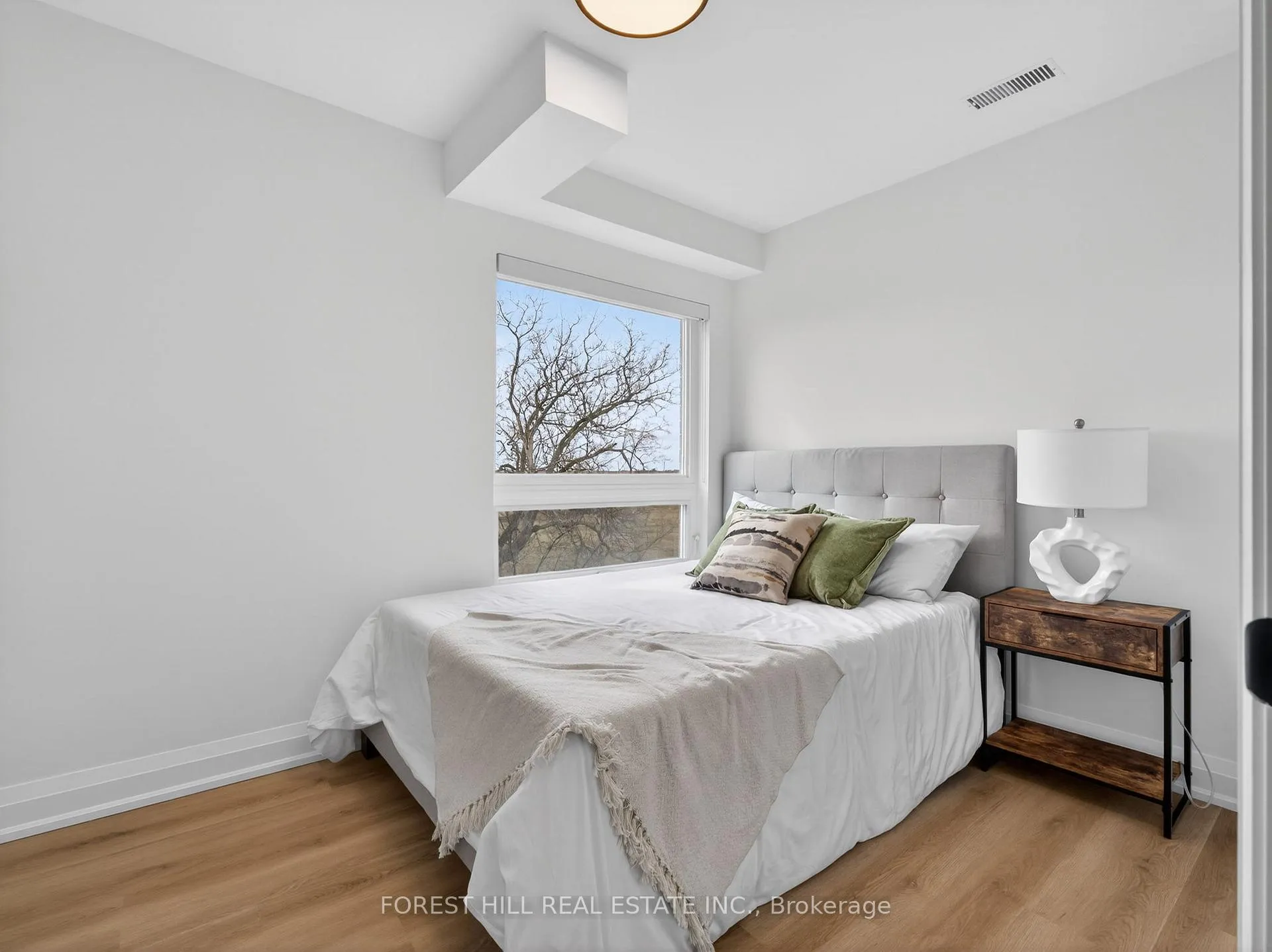 Photo 17 of Unit D, 1 Dunsmore Garden, North York, Clanton Park — HOMEH