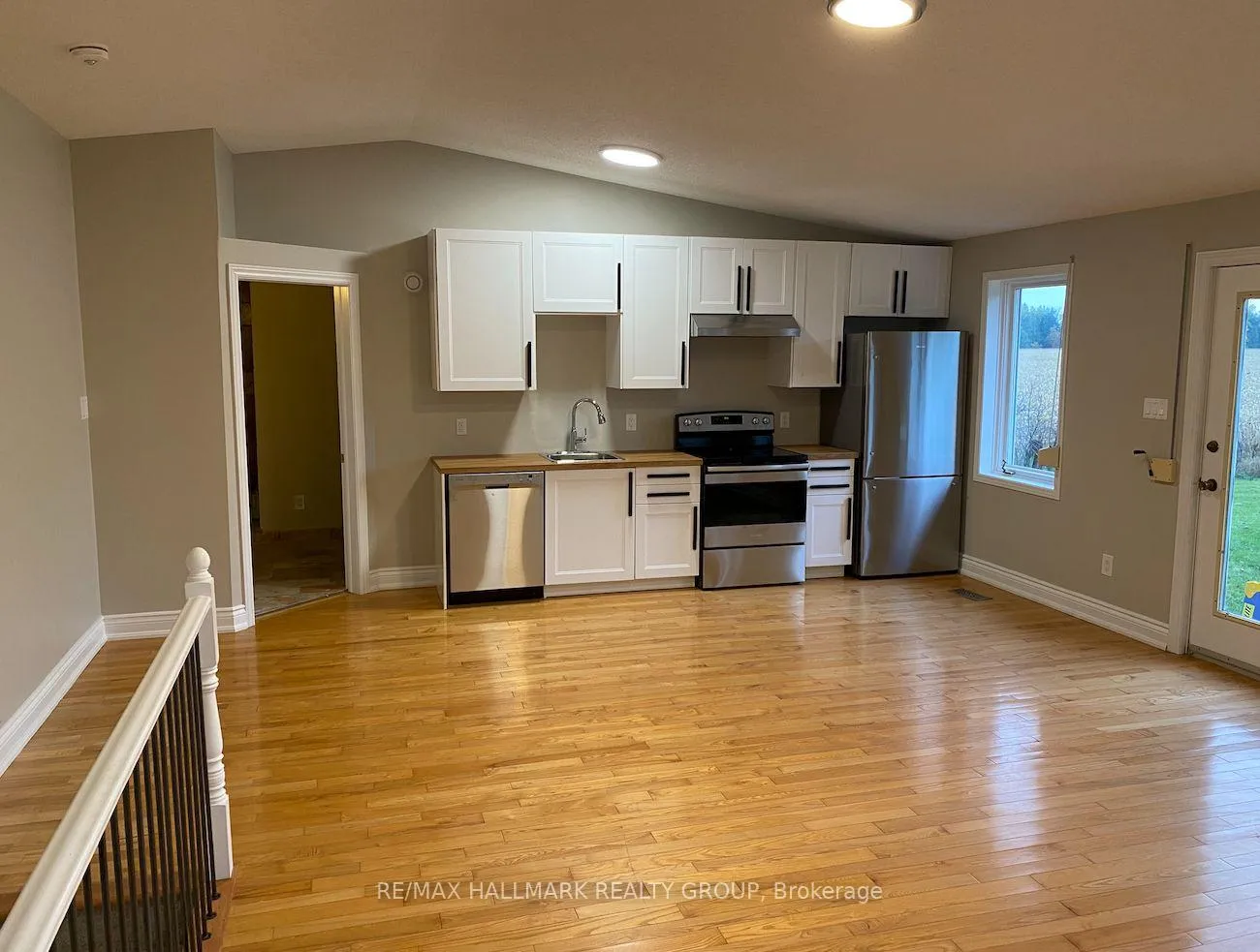 Photo 2 of Unit 3, 2850 Trim Road, Ottawa, Navan — HOMEH
