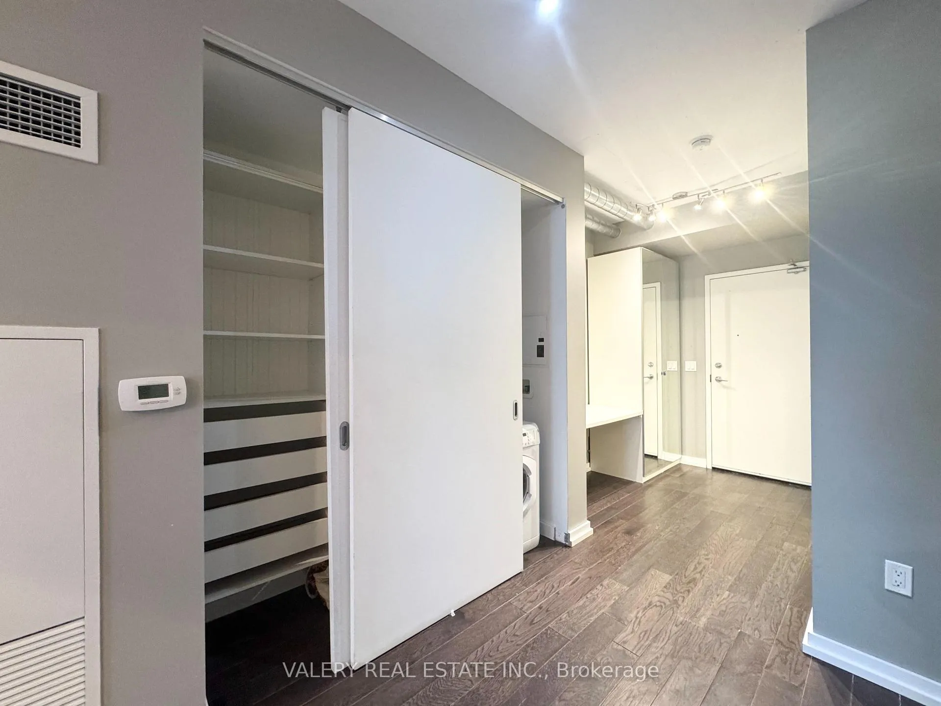 Photo 5 of Unit 431, 47 Lower River Street, Toronto, Moss Park — HOMEH