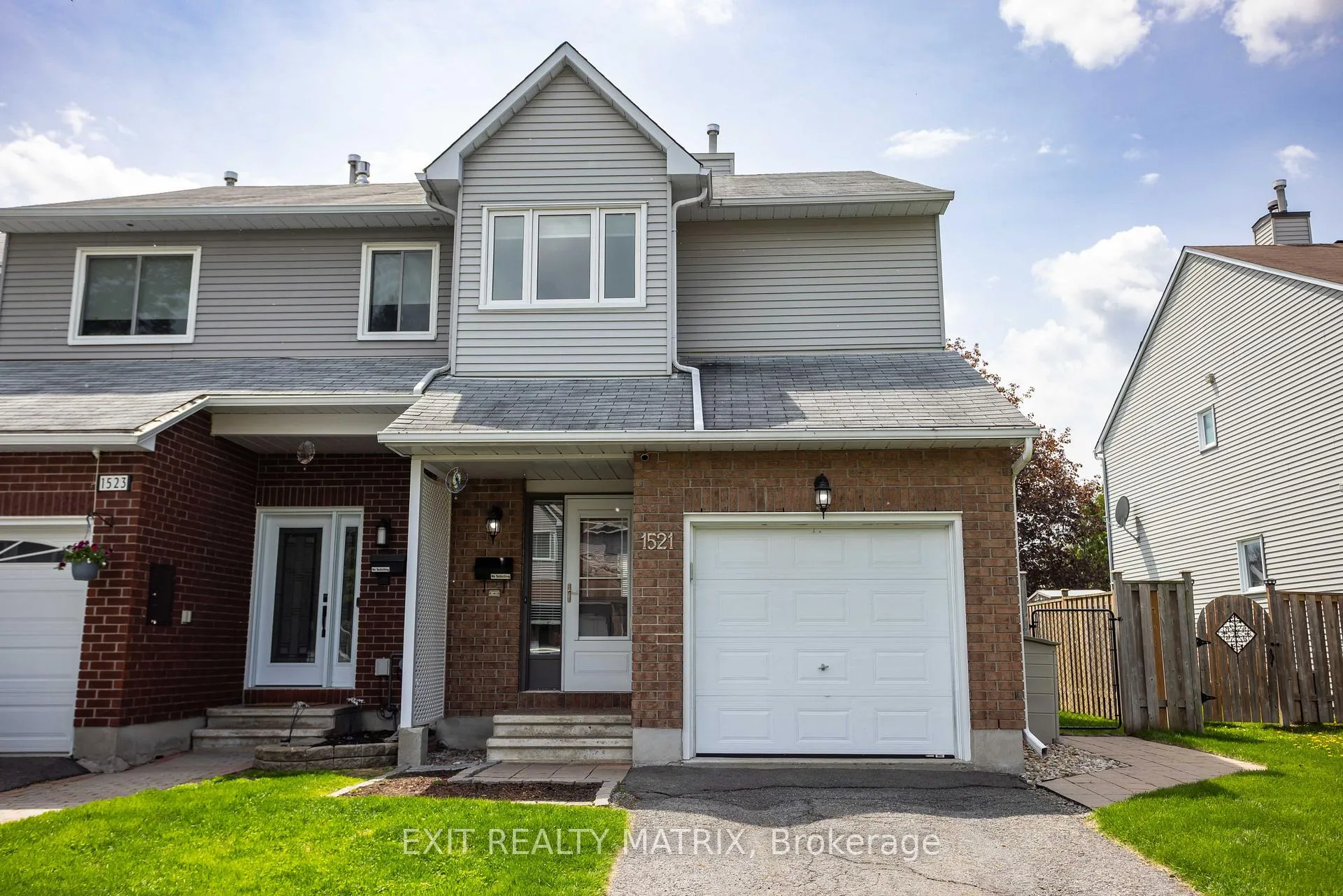 Front of 1521 Briarfield Crescent