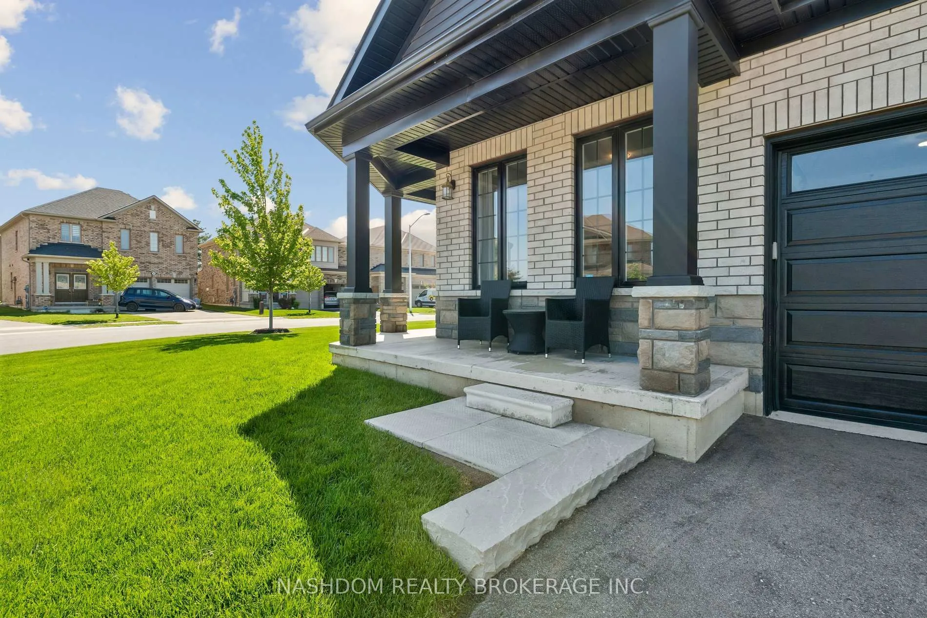 Photo 3 of 31 Seaton Crescent, Tillsonburg — HOMEH
