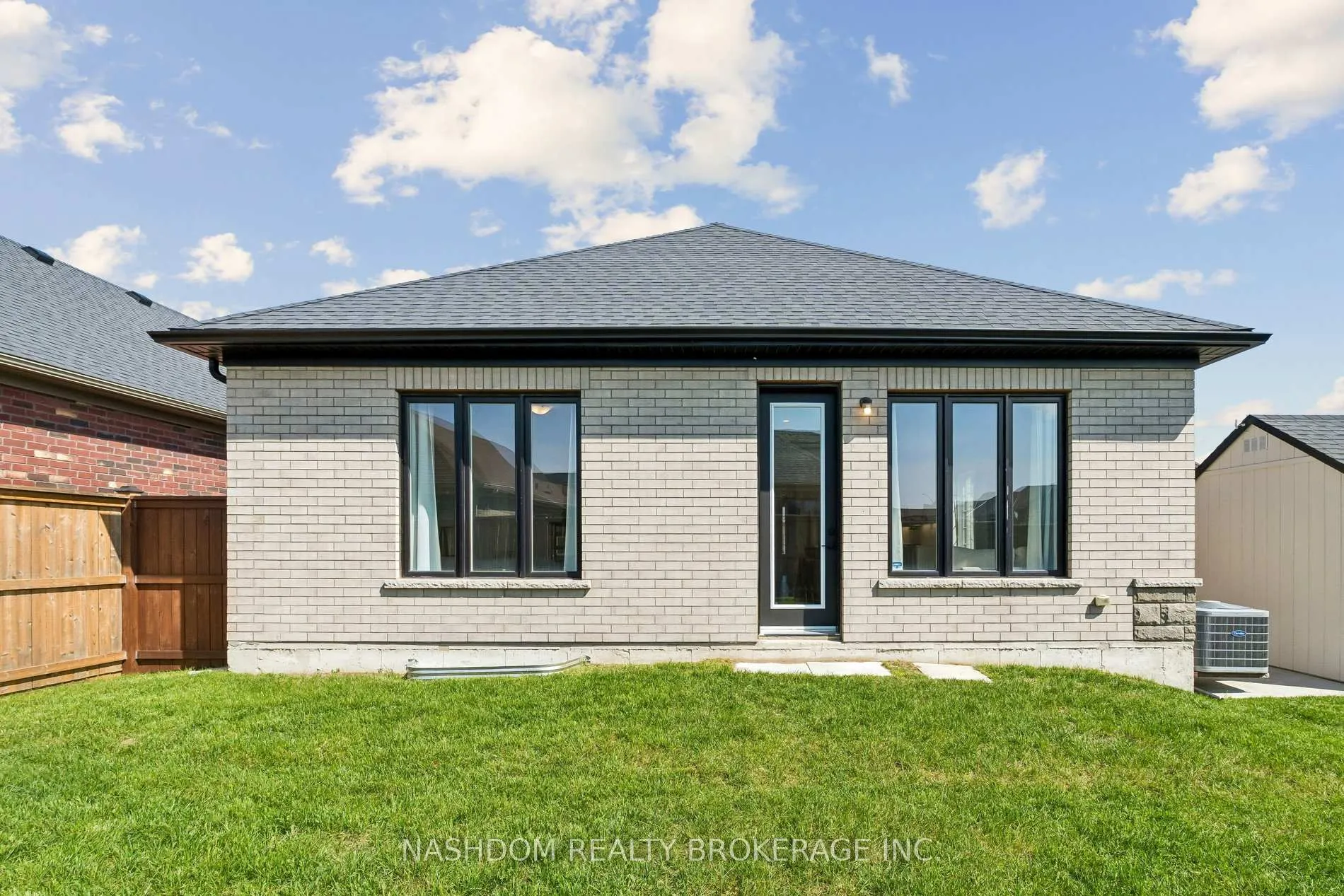 Photo 43 of 31 Seaton Crescent, Tillsonburg — HOMEH