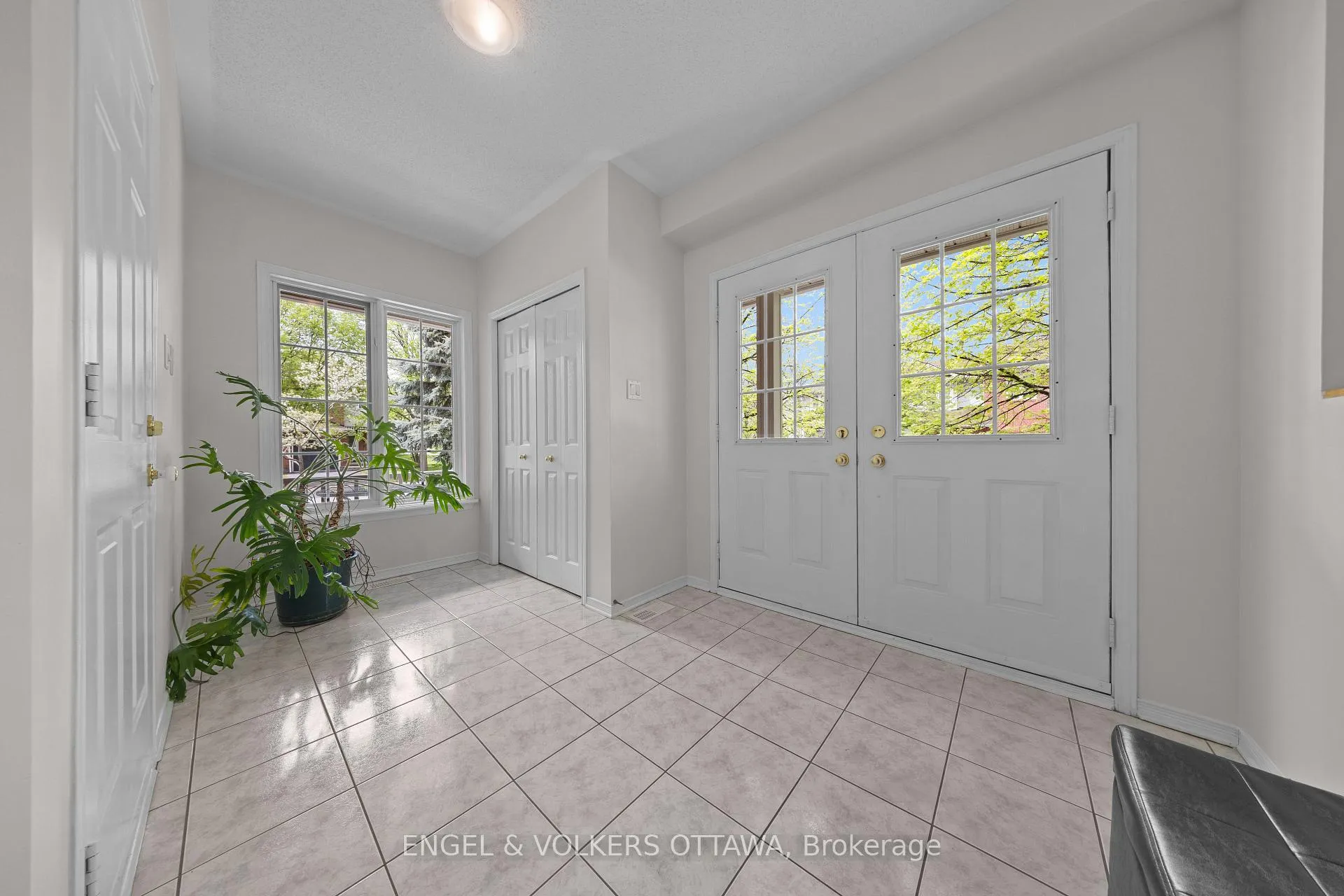 Photo 3 of 23 Cambray Lane, Ottawa, Kanata - Beaverbrook — HOMEH