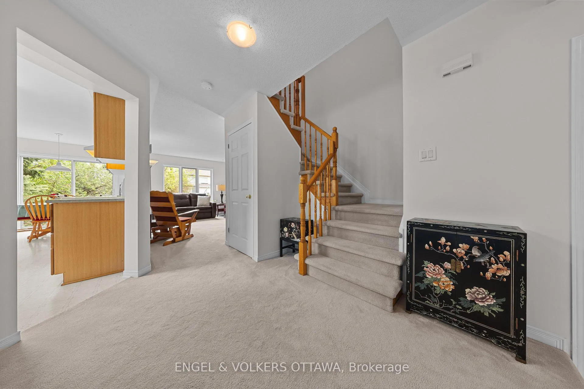 Photo 8 of 23 Cambray Lane, Ottawa, Kanata - Beaverbrook — HOMEH