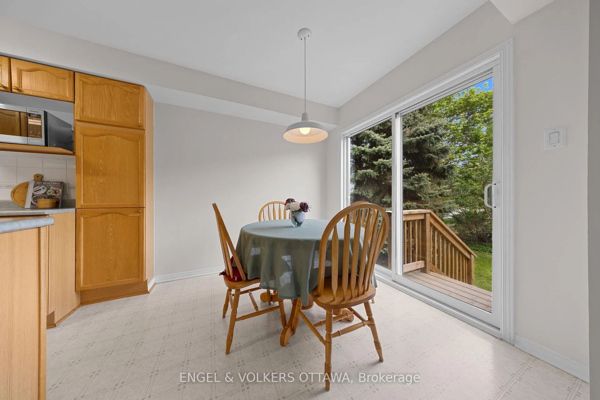 Photo 14 of 23 Cambray Lane, Ottawa, Kanata - Beaverbrook — HOMEH