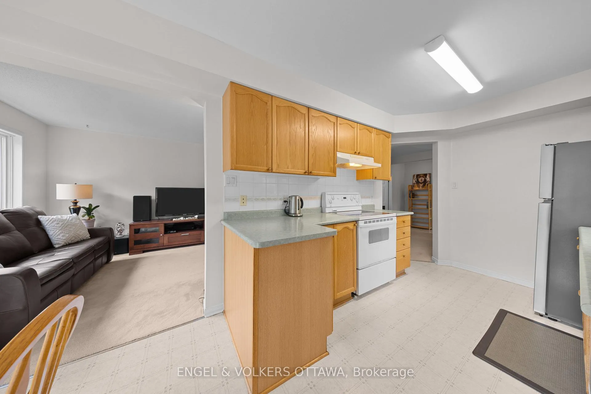 Photo 15 of 23 Cambray Lane, Ottawa, Kanata - Beaverbrook — HOMEH