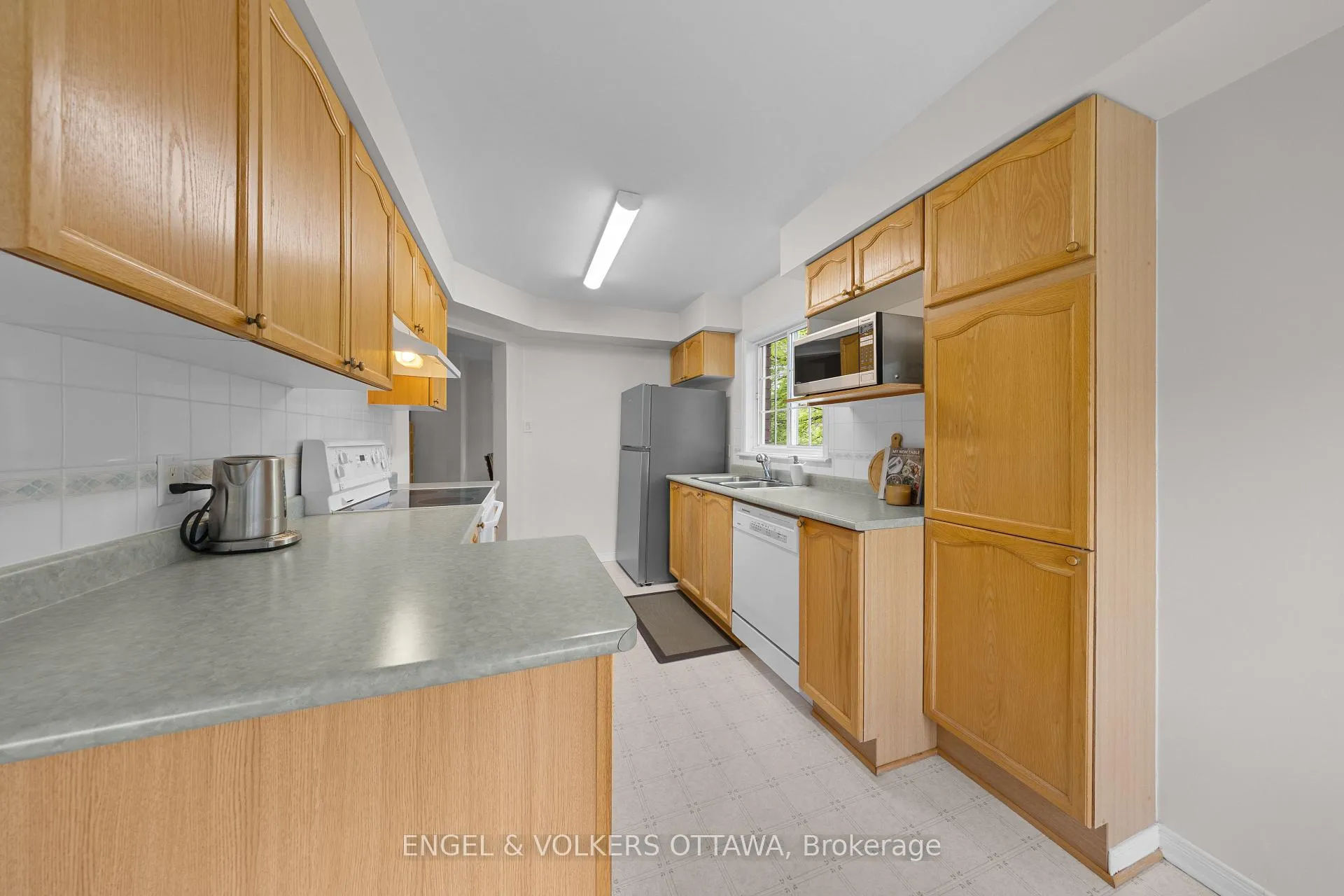 Photo 16 of 23 Cambray Lane, Ottawa, Kanata - Beaverbrook — HOMEH