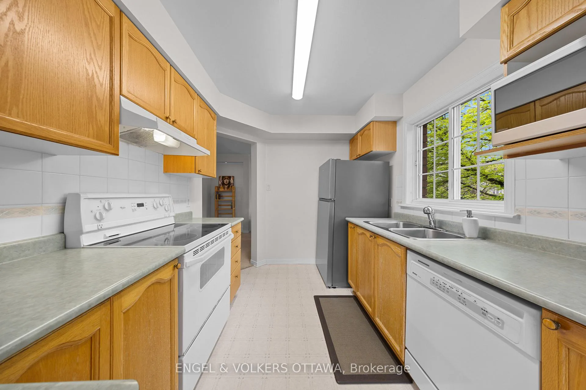 Photo 17 of 23 Cambray Lane, Ottawa, Kanata - Beaverbrook — HOMEH