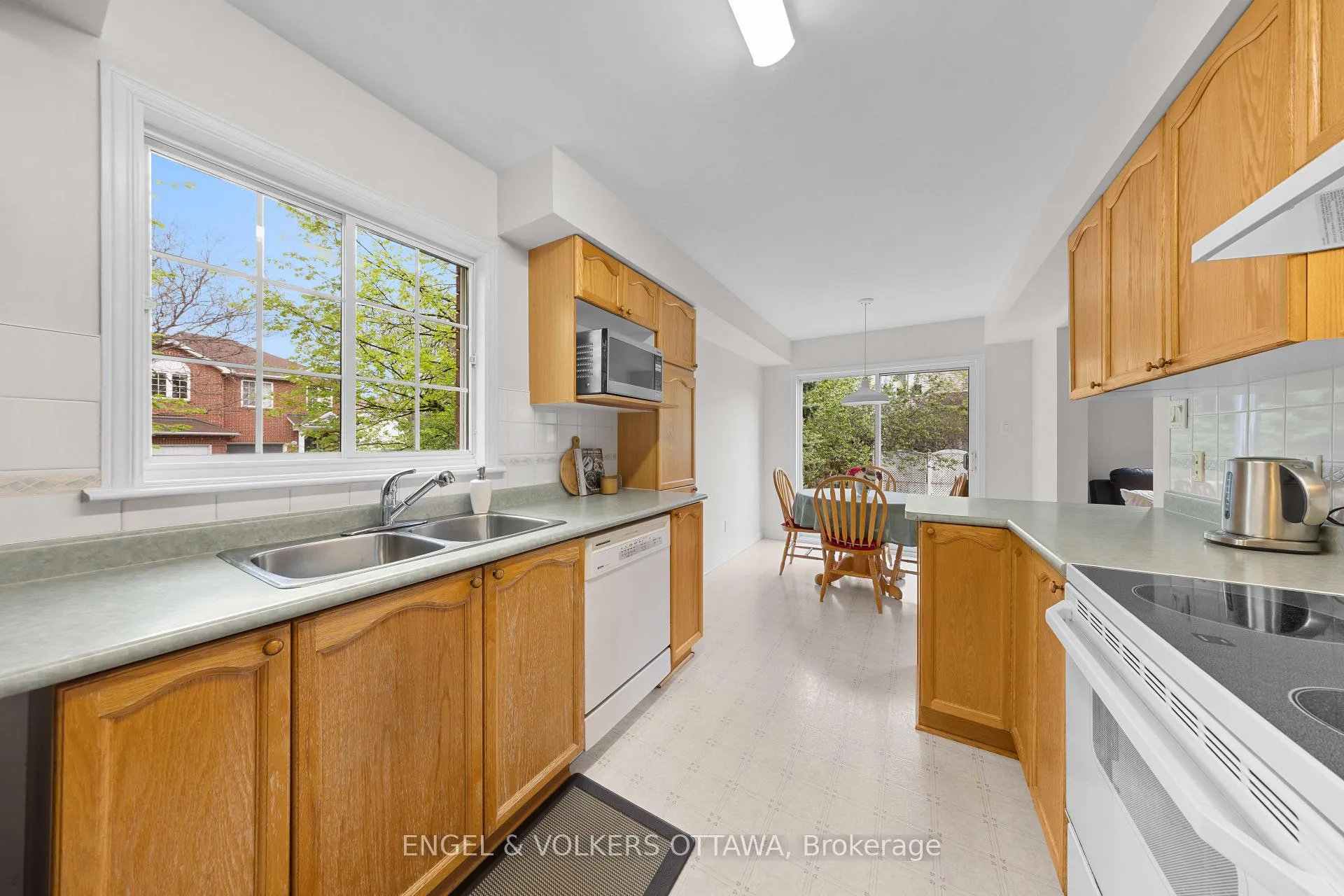 Photo 18 of 23 Cambray Lane, Ottawa, Kanata - Beaverbrook — HOMEH