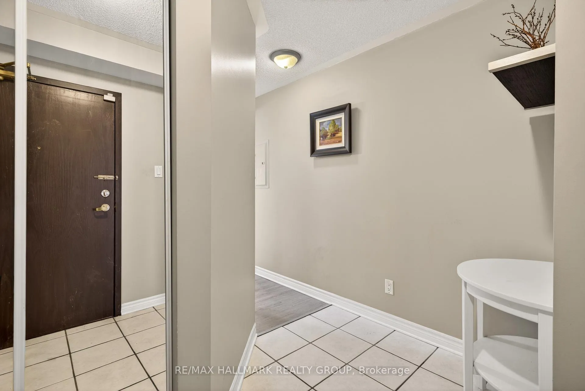Photo 6 of Unit 6B, 310 Central Park Drive, Ottawa, Central Park — HOMEH