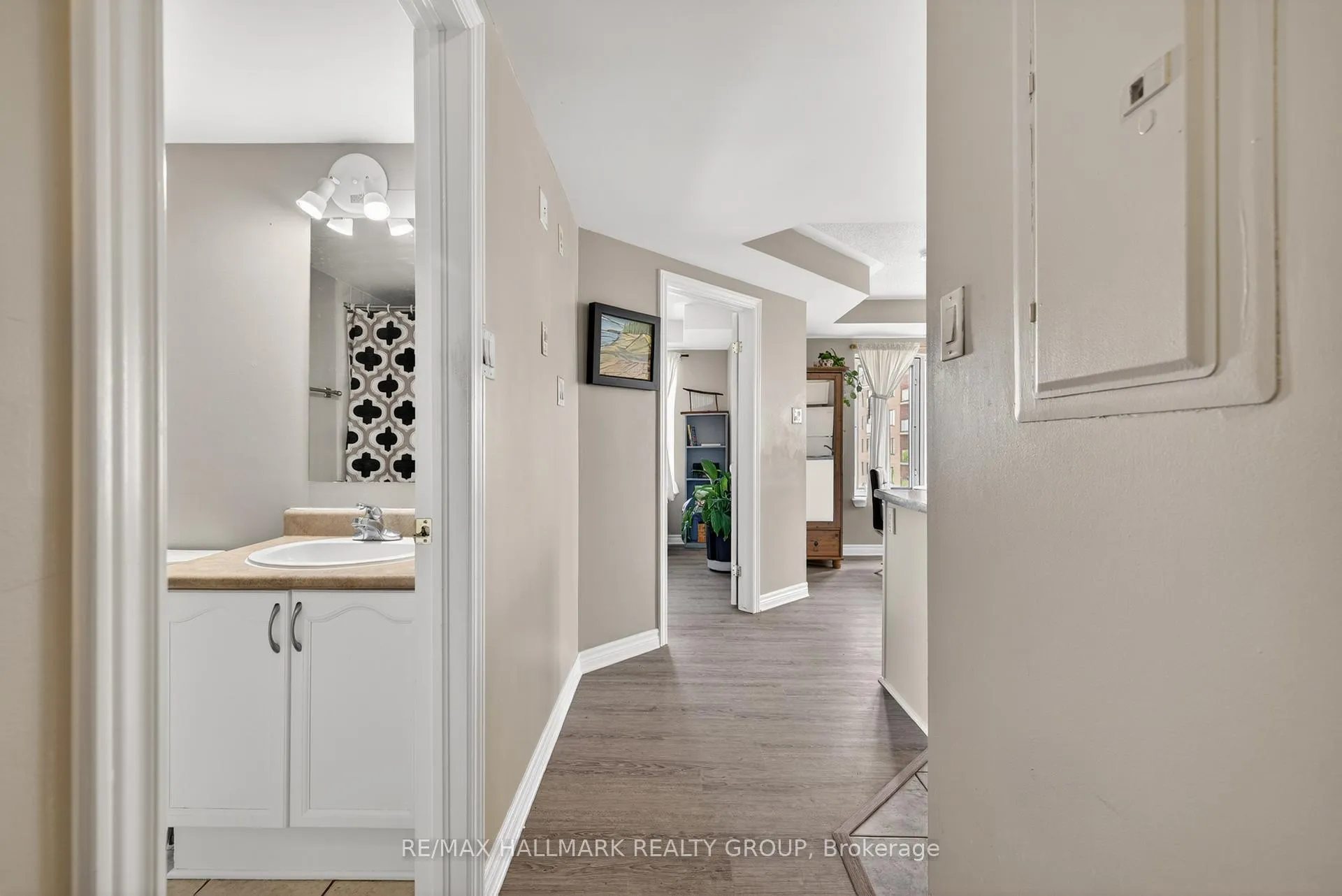 Photo 7 of Unit 6B, 310 Central Park Drive, Ottawa, Central Park — HOMEH