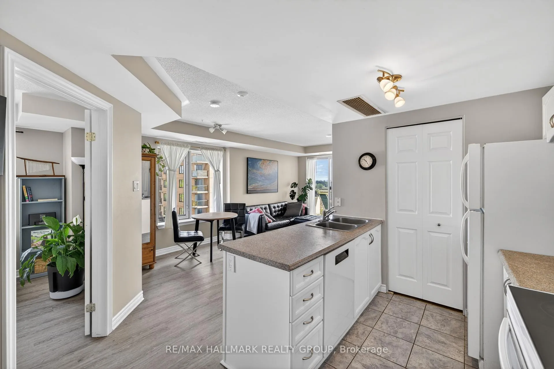 Photo 8 of Unit 6B, 310 Central Park Drive, Ottawa, Central Park — HOMEH
