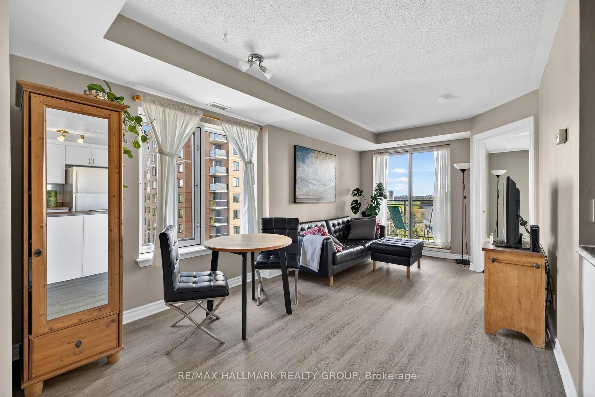 Photo 9 of Unit 6B, 310 Central Park Drive, Ottawa, Central Park — HOMEH