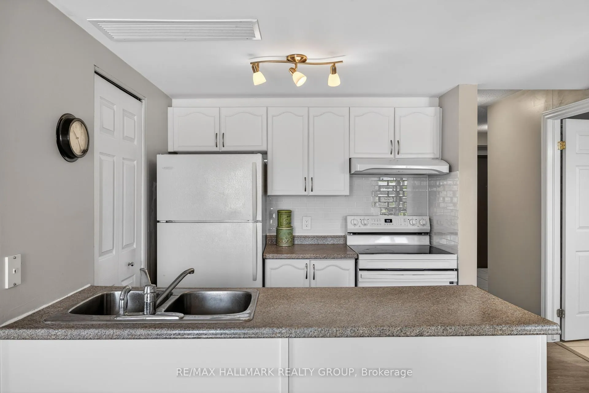Photo 22 of Unit 6B, 310 Central Park Drive, Ottawa, Central Park — HOMEH