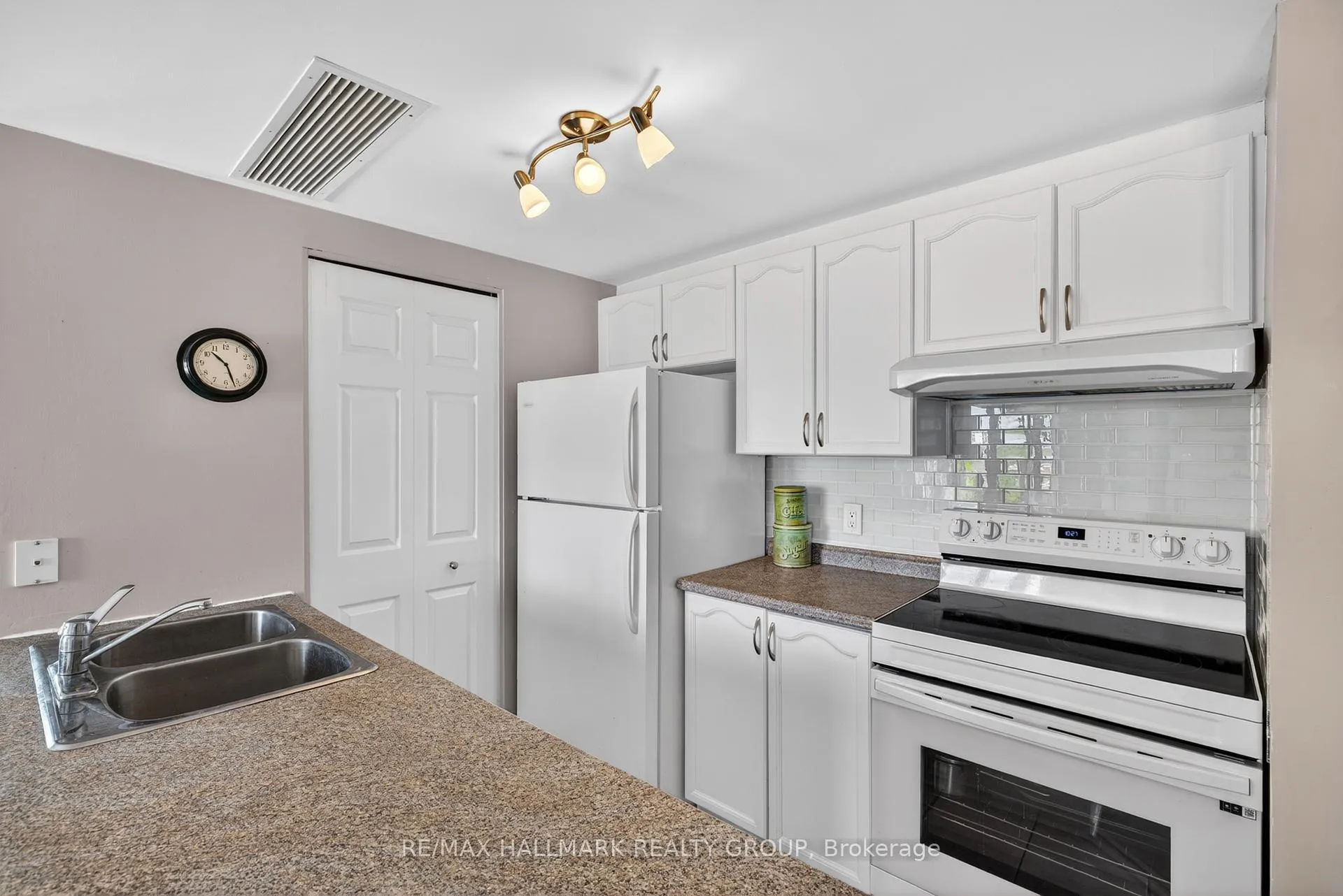 Photo 23 of Unit 6B, 310 Central Park Drive, Ottawa, Central Park — HOMEH