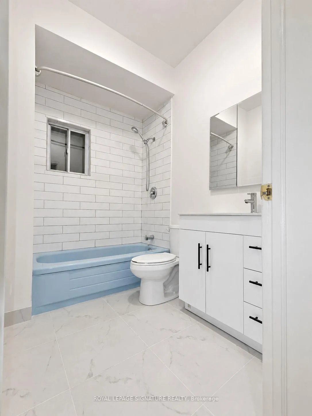 Photo 13 of Unit Upper, 396 Crawford Street, Toronto, Trinity-Bellwoods — HOMEH