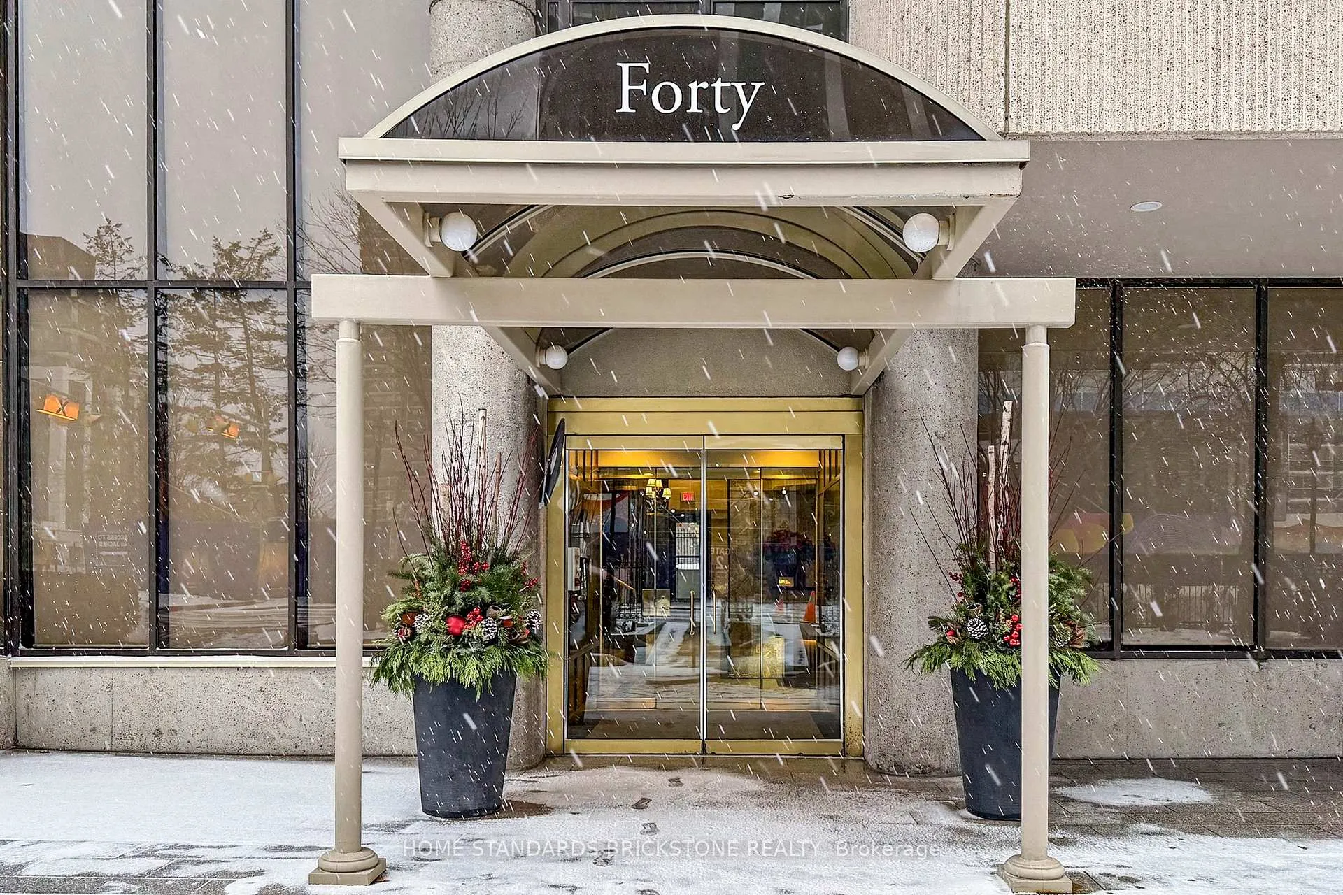 Front of Unit 1001, 40 Rosehill Avenue