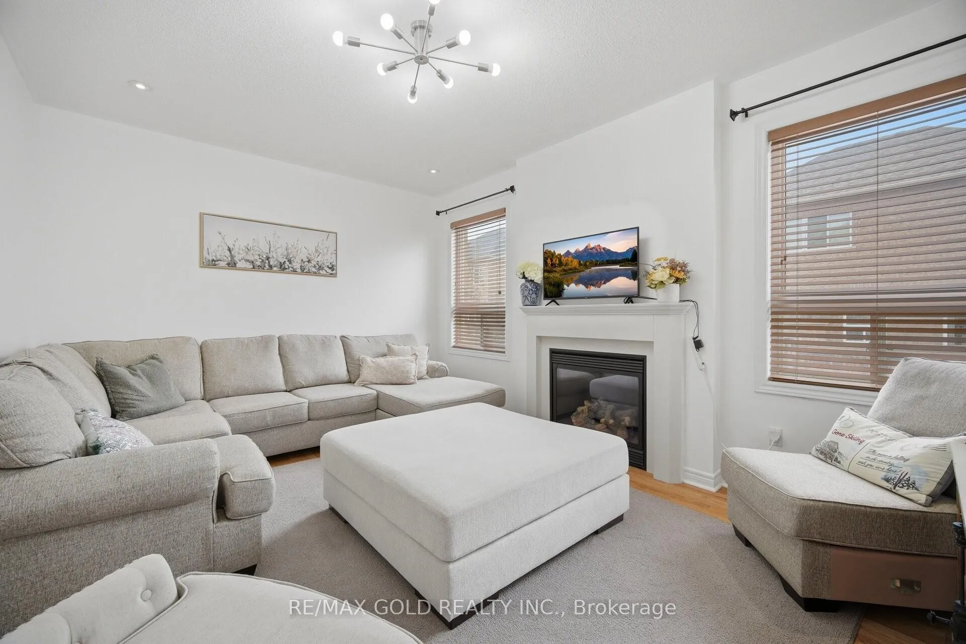 Photo 3 of 52 Watsonbrook Drive, Brampton, Sandringham-Wellington — HOMEH