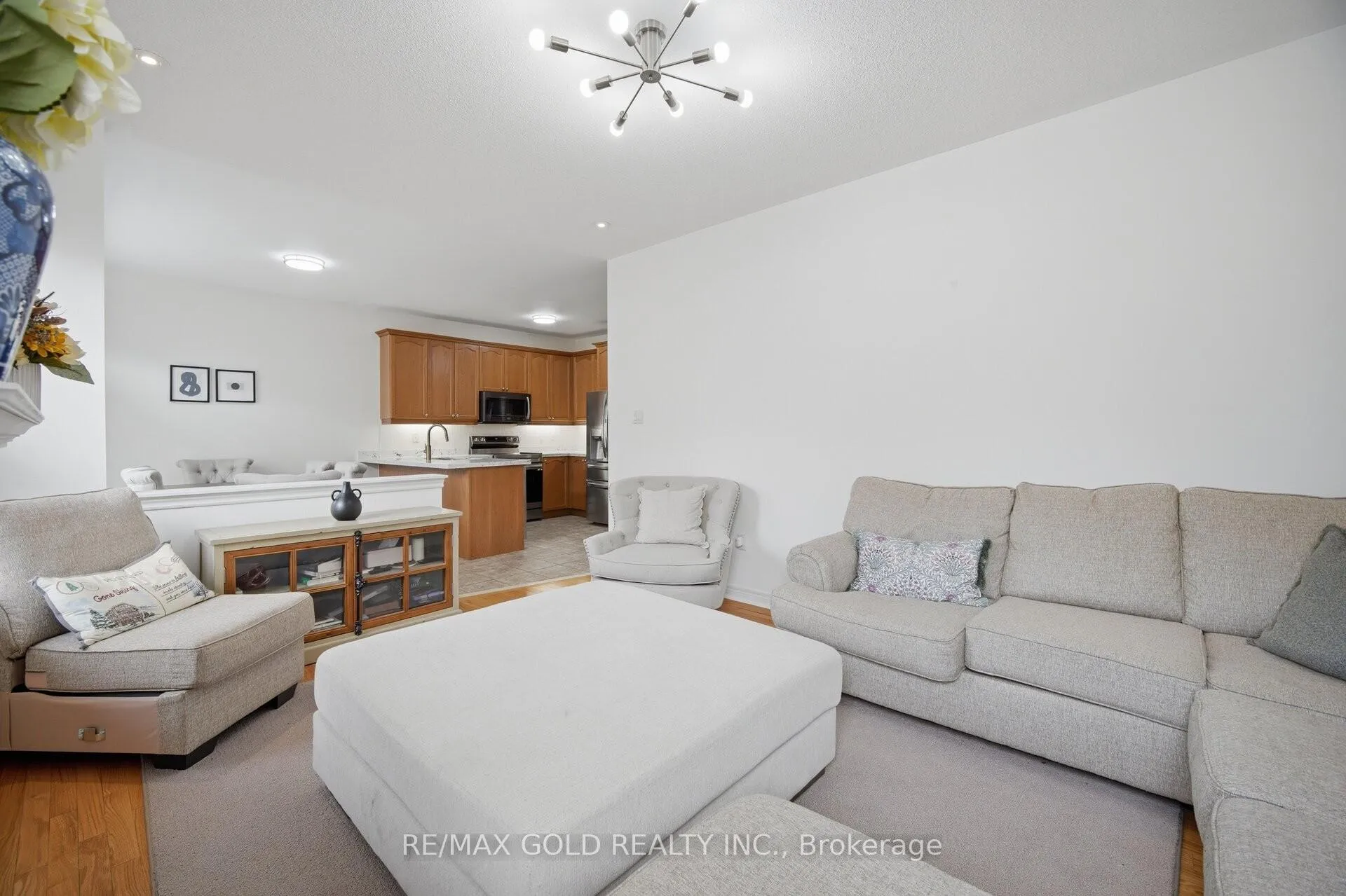 Photo 4 of 52 Watsonbrook Drive, Brampton, Sandringham-Wellington — HOMEH