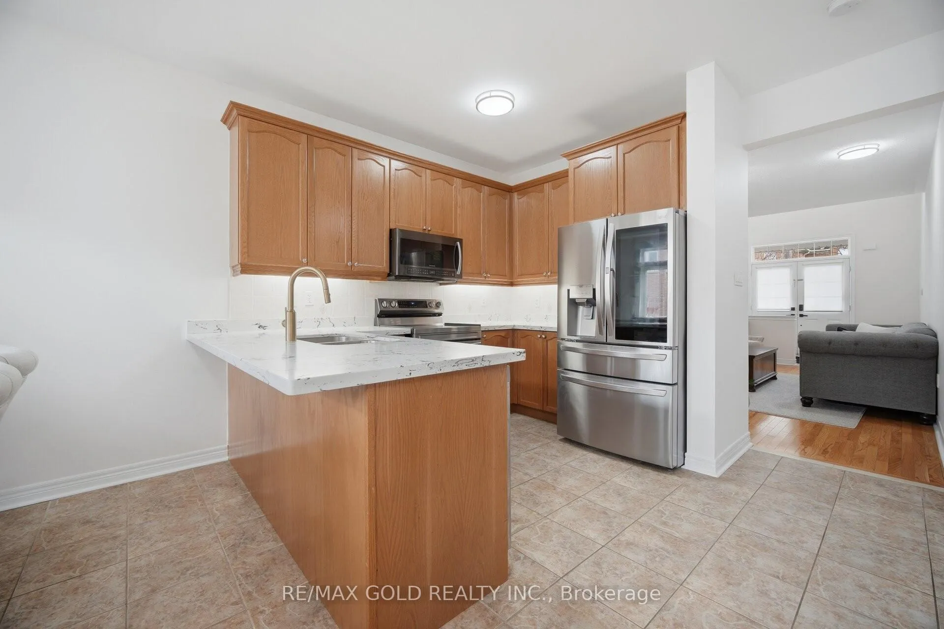 Photo 5 of 52 Watsonbrook Drive, Brampton, Sandringham-Wellington — HOMEH