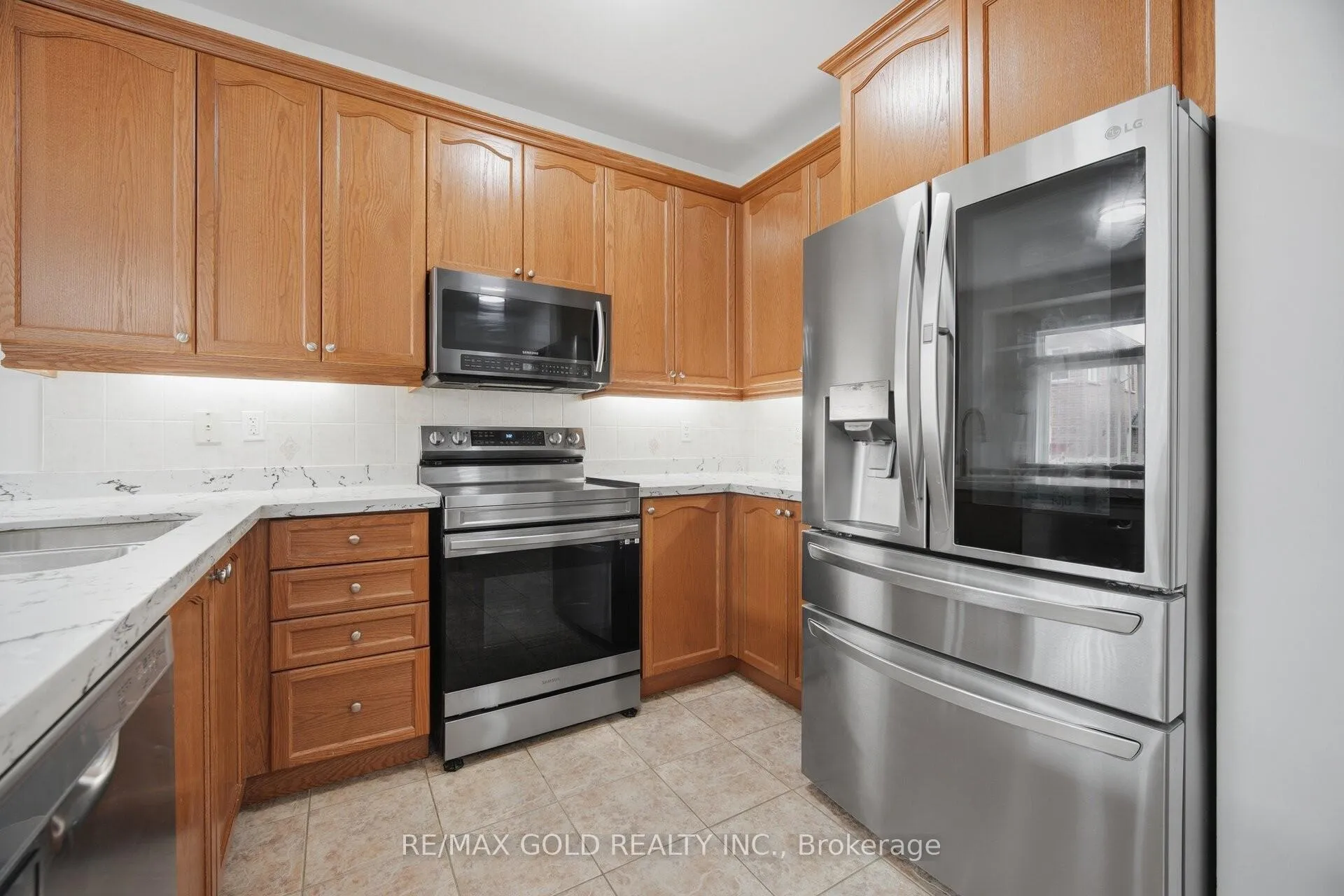Photo 6 of 52 Watsonbrook Drive, Brampton, Sandringham-Wellington — HOMEH