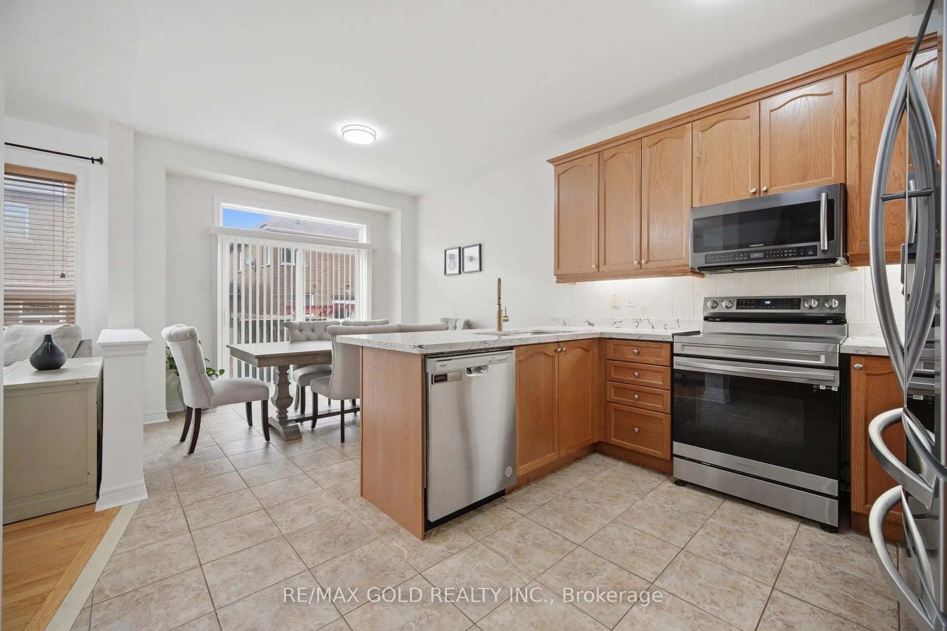 Photo 7 of 52 Watsonbrook Drive, Brampton, Sandringham-Wellington — HOMEH