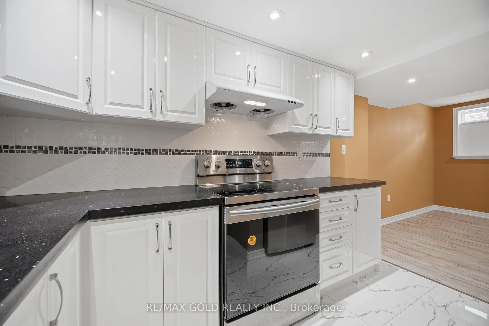 Photo 24 of 52 Watsonbrook Drive, Brampton, Sandringham-Wellington — HOMEH