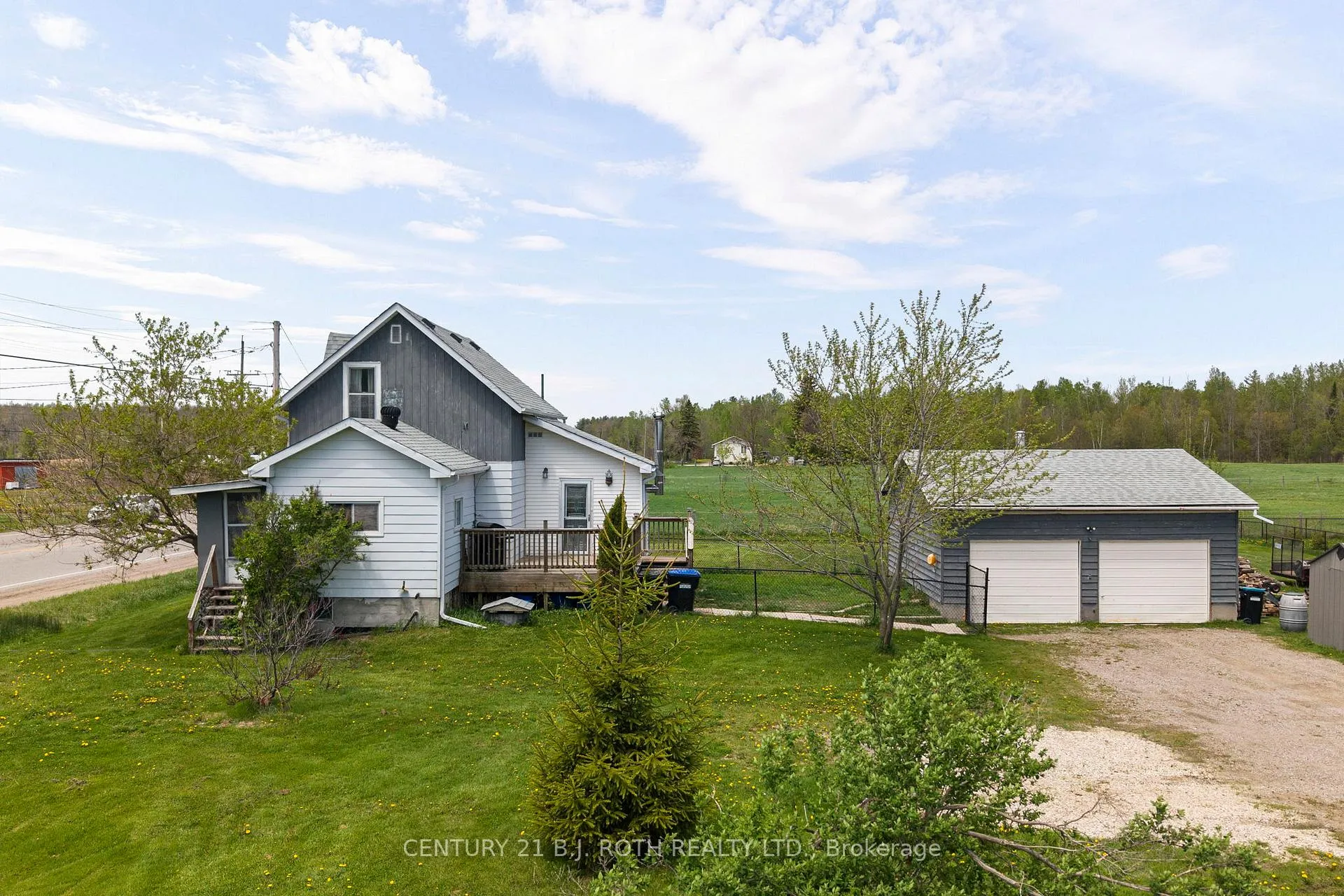 Photo 2 of 1006 Flos 4 Road E, Springwater, Rural Springwater — HOMEH