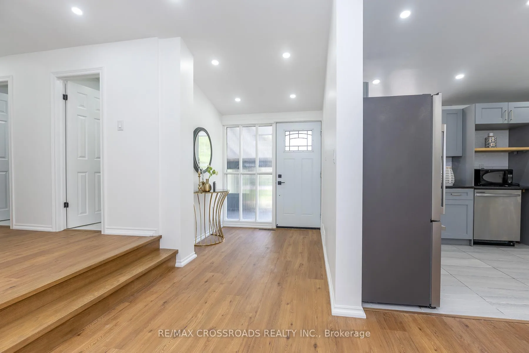 Photo 3 of 47 Munson Crescent, Scarborough, Bendale — HOMEH