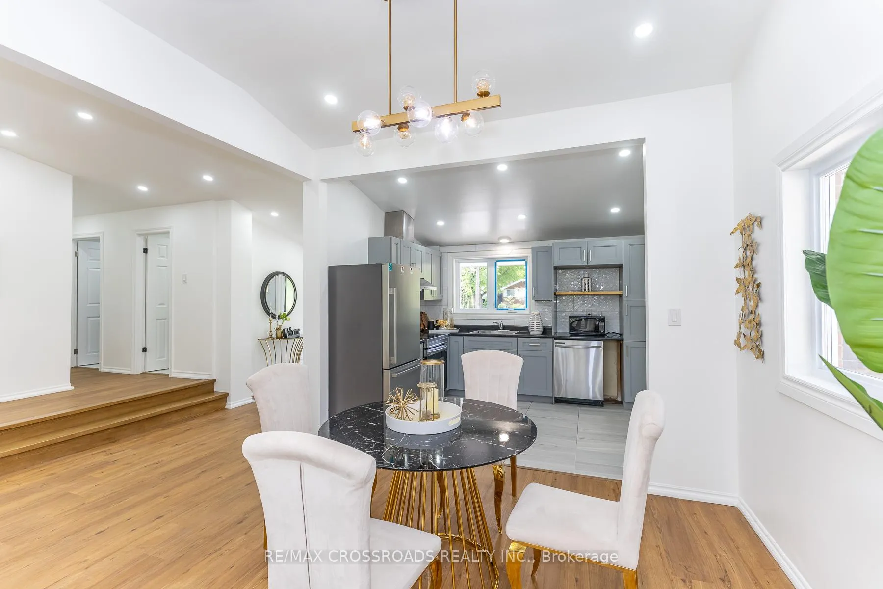Photo 6 of 47 Munson Crescent, Scarborough, Bendale — HOMEH