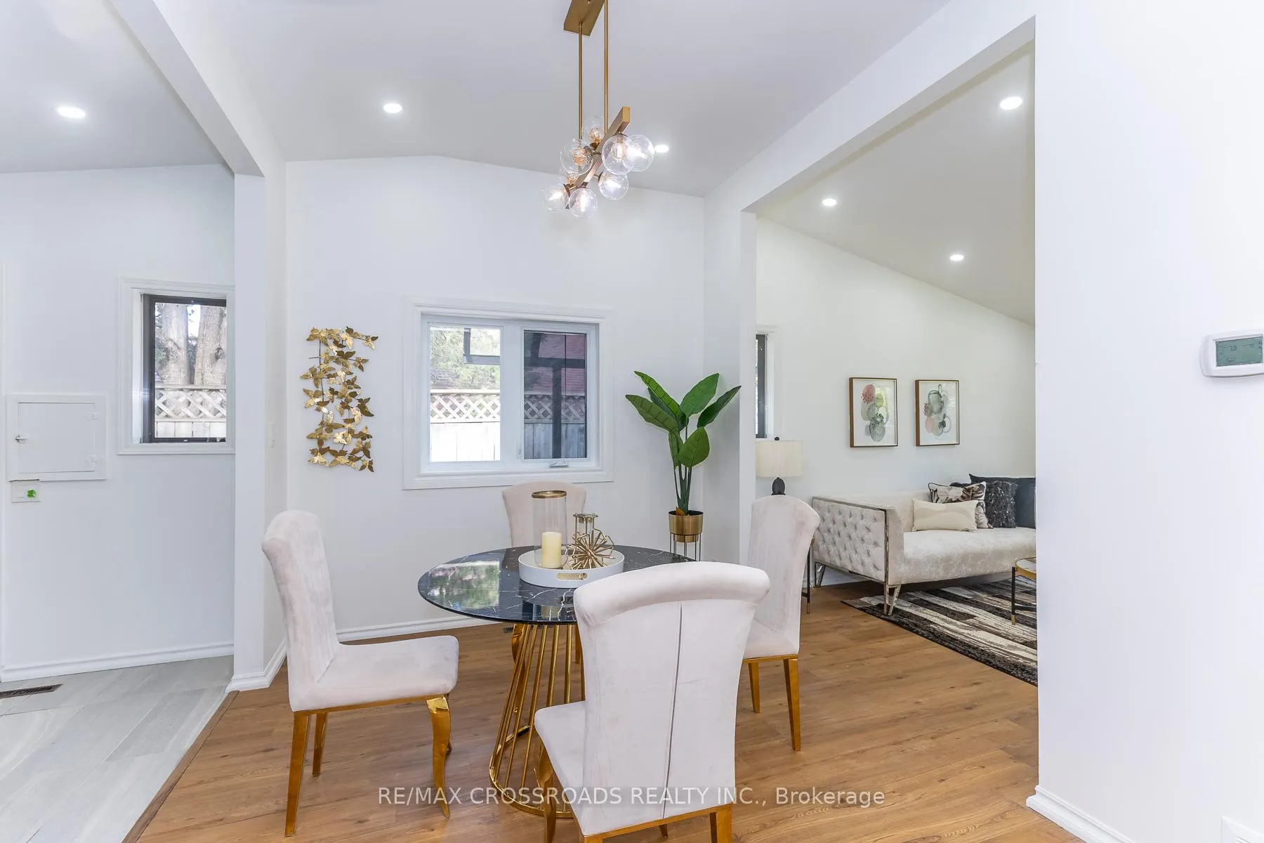 Photo 10 of 47 Munson Crescent, Scarborough, Bendale — HOMEH