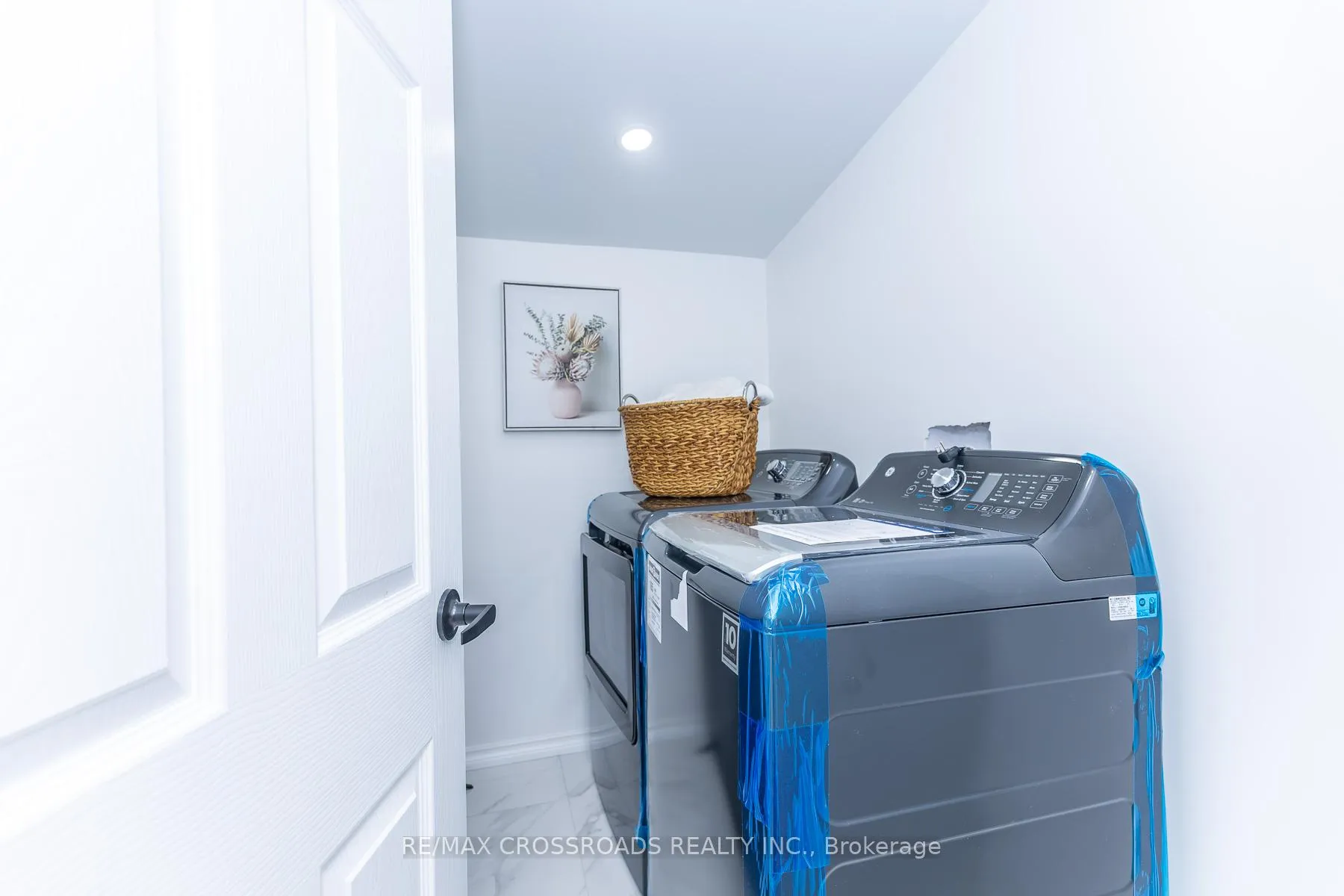 Photo 24 of 47 Munson Crescent, Scarborough, Bendale — HOMEH