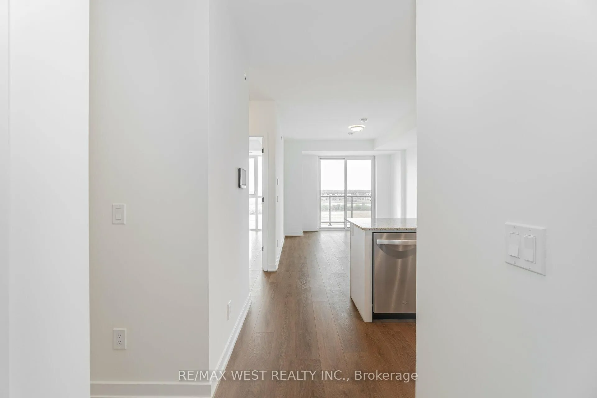 Photo 8 of Unit 708, 345 Wheat Boom Drive, Oakville, Joshua Meadows — HOMEH