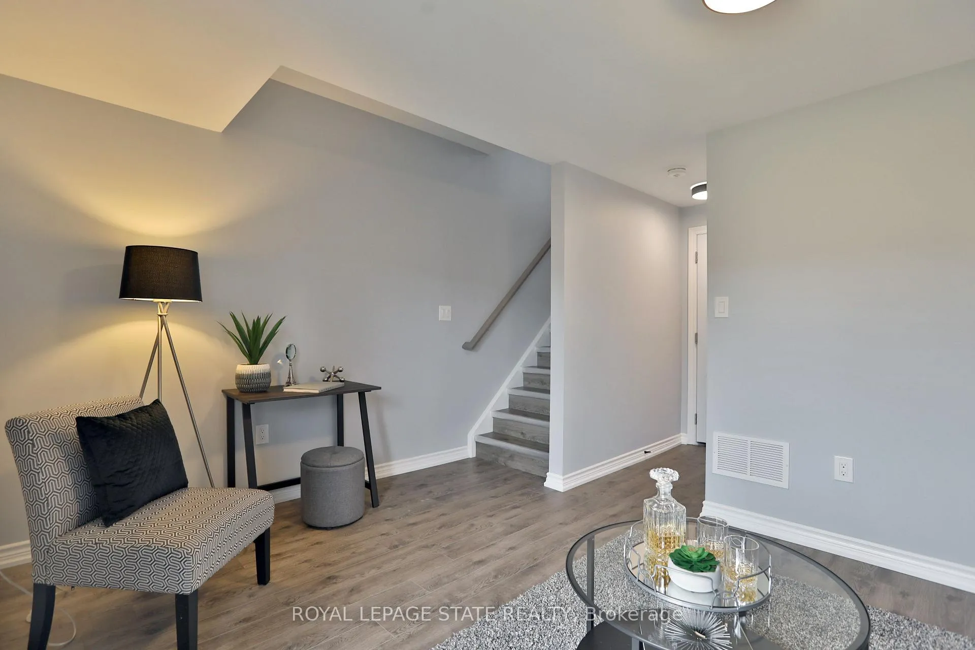 Photo 23 of 45 Edenrock Drive, Hamilton, Stoney Creek — HOMEH