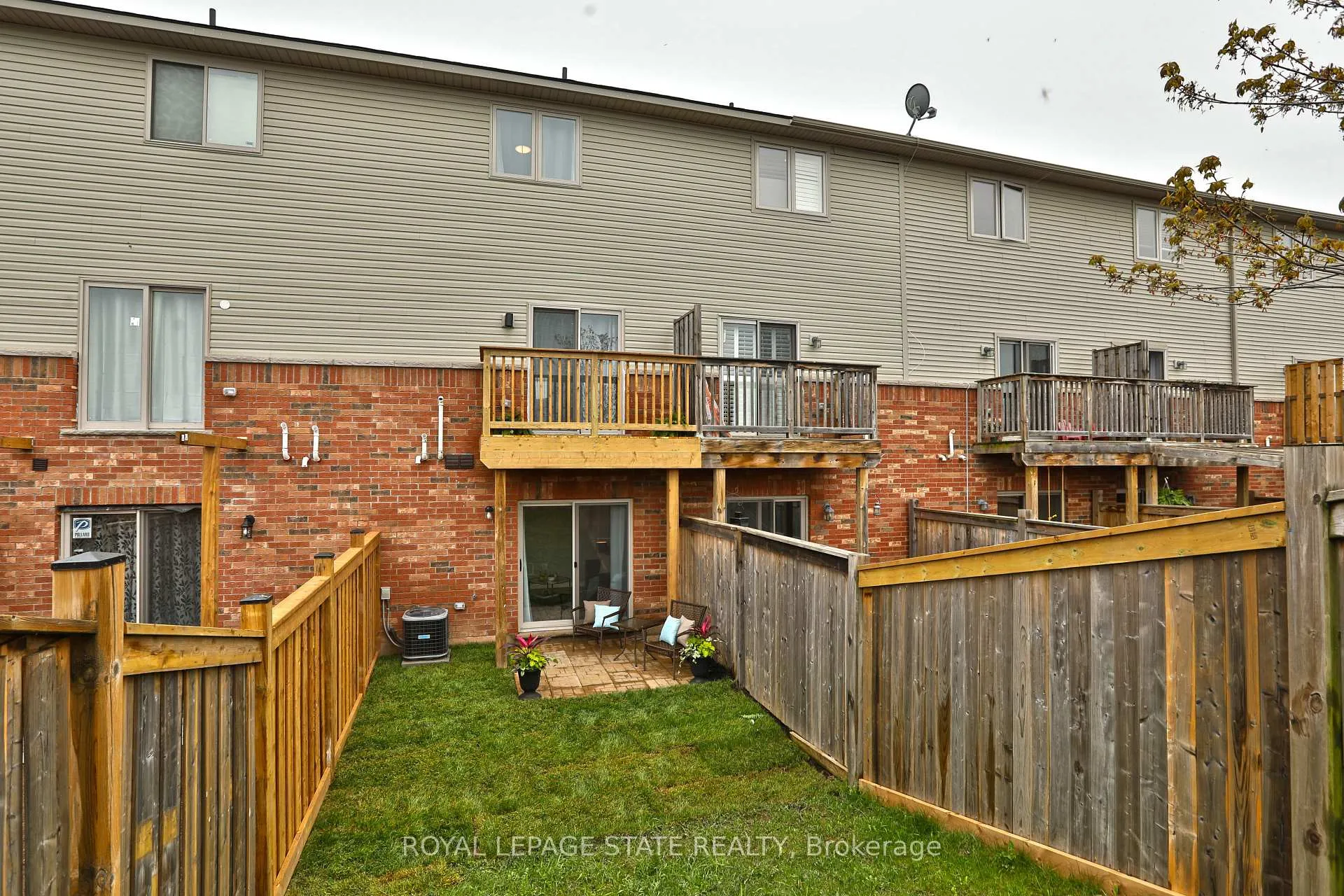 Photo 26 of 45 Edenrock Drive, Hamilton, Stoney Creek — HOMEH