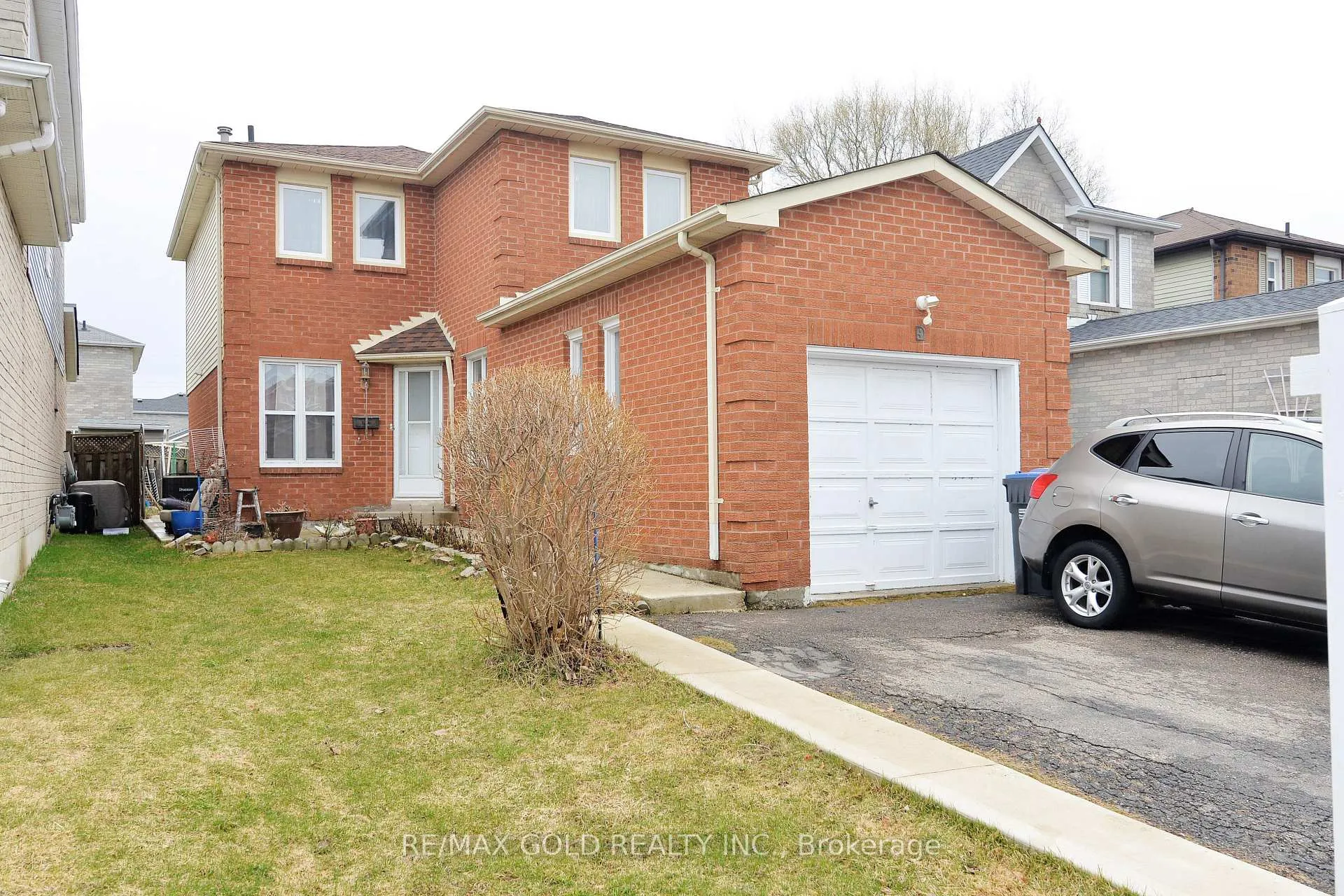 Photo 2 of 9 Ravenswood Drive, Brampton, Fletcher's Creek South — HOMEH