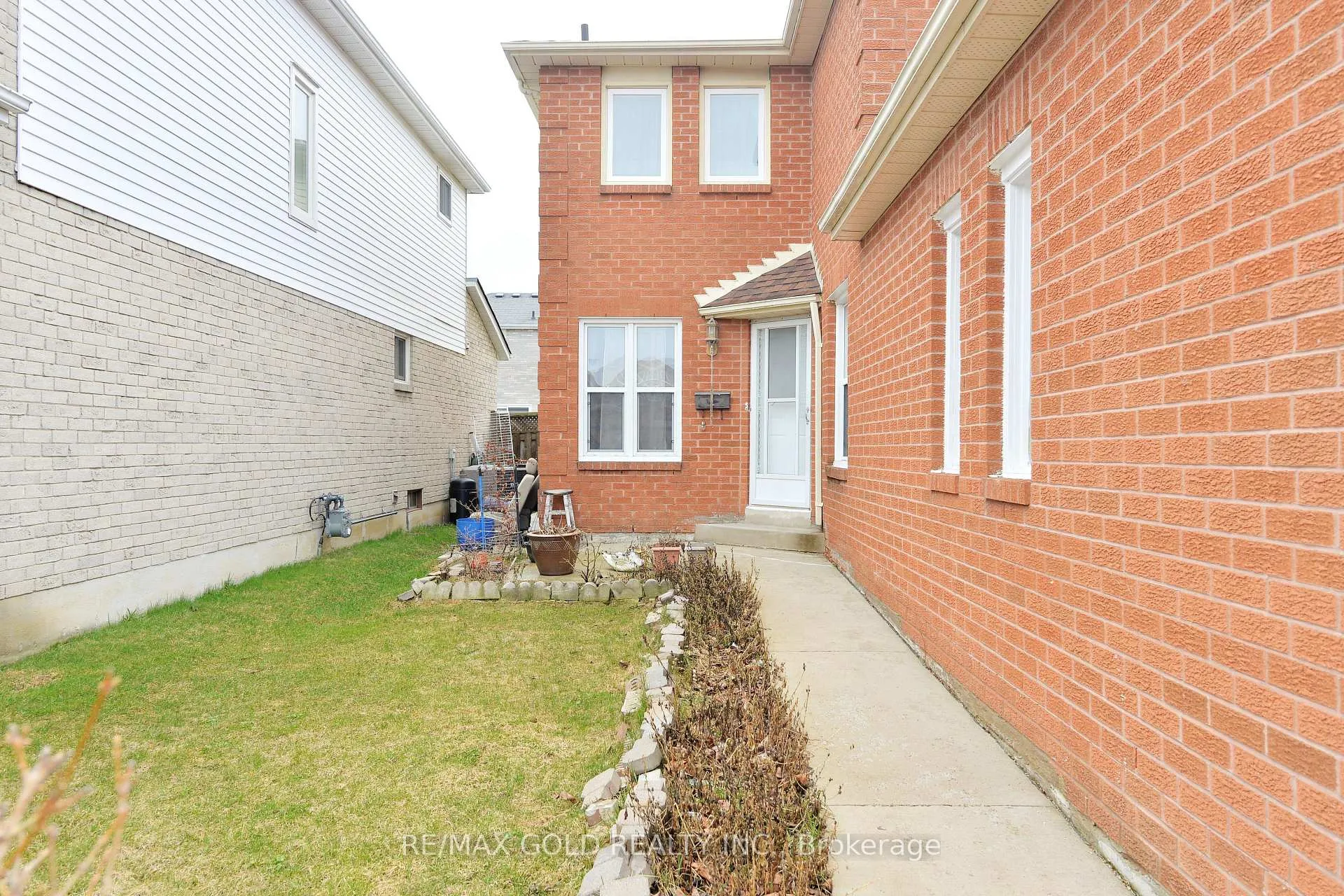Photo 4 of 9 Ravenswood Drive, Brampton, Fletcher's Creek South — HOMEH