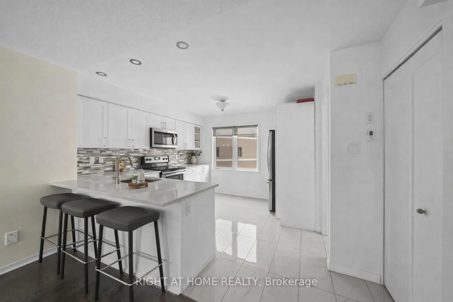 Photo 1 of 161 Camden Private, Ottawa, Barrhaven - Cedargrove/Fraserdale — HOMEH